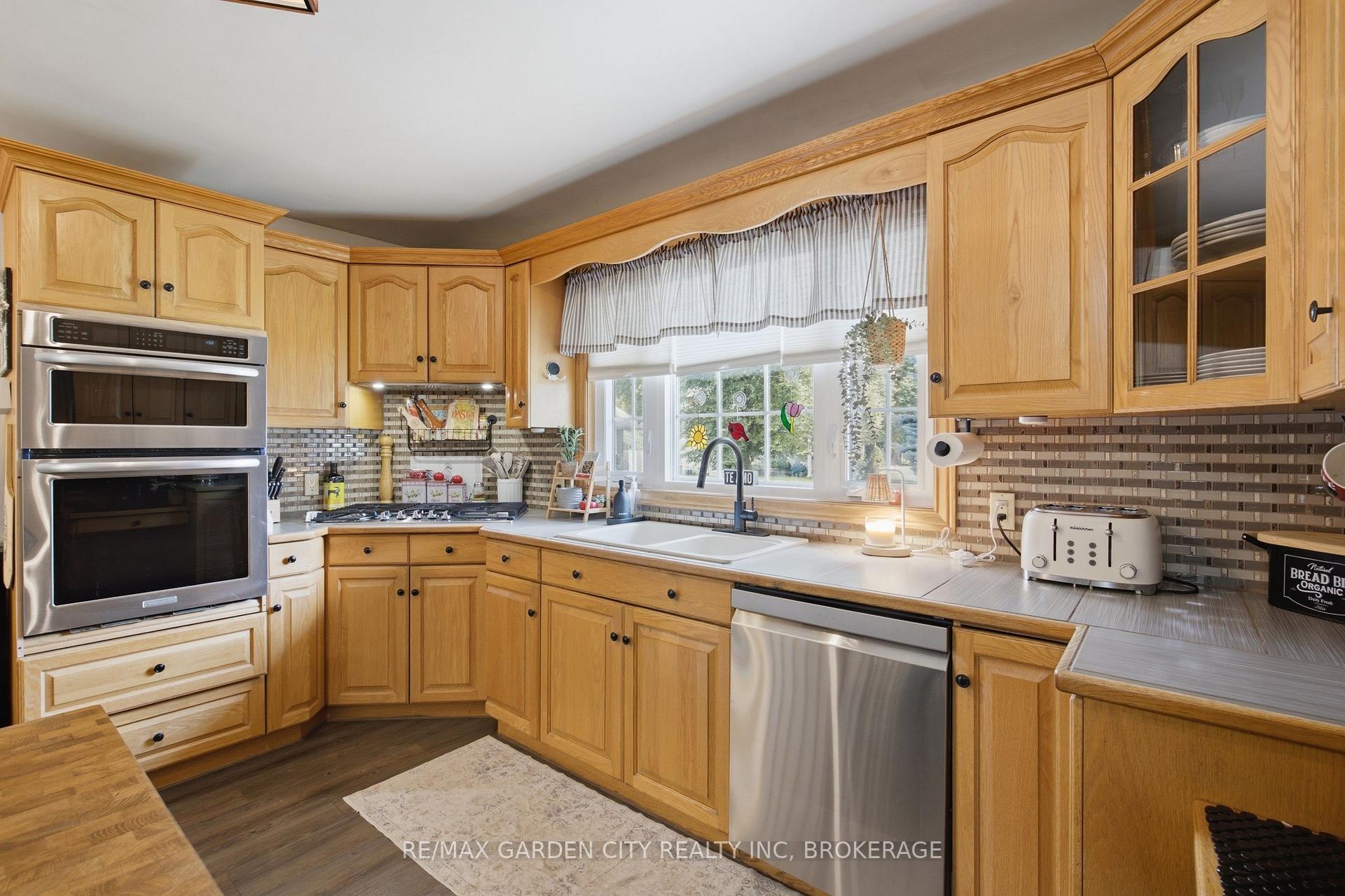 Photo 17 of 4993 Rendall Crescent, Niagara Falls, Cherrywood — HOMEH