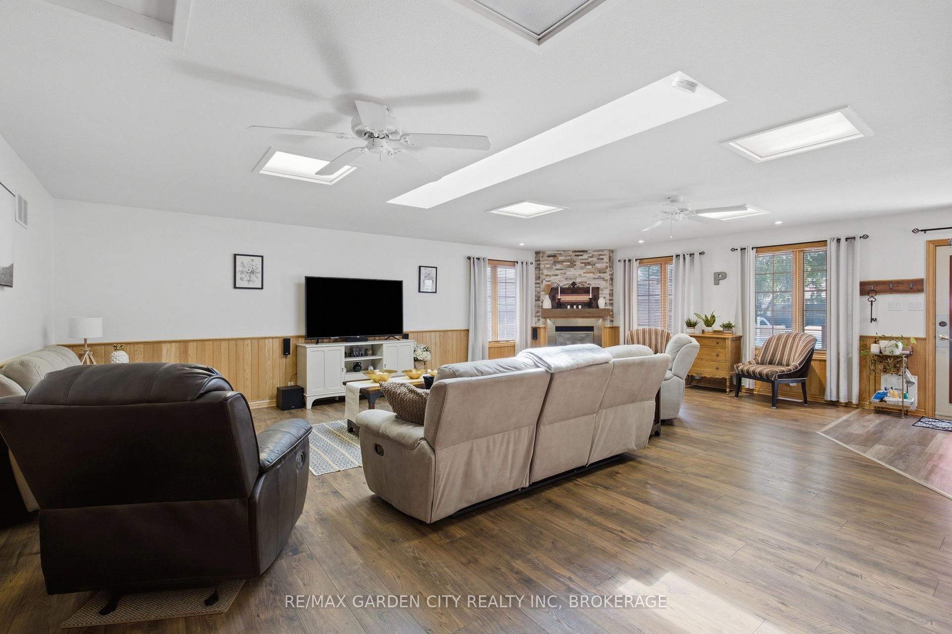 Photo 25 of 4993 Rendall Crescent, Niagara Falls, Cherrywood — HOMEH
