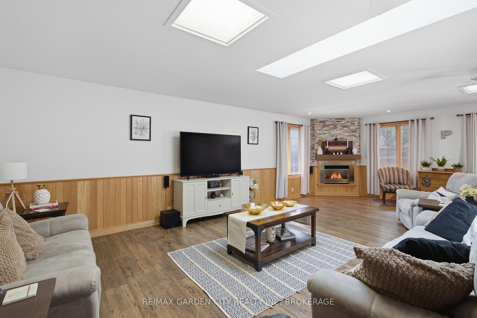 Photo 26 of 4993 Rendall Crescent, Niagara Falls, Cherrywood — HOMEH