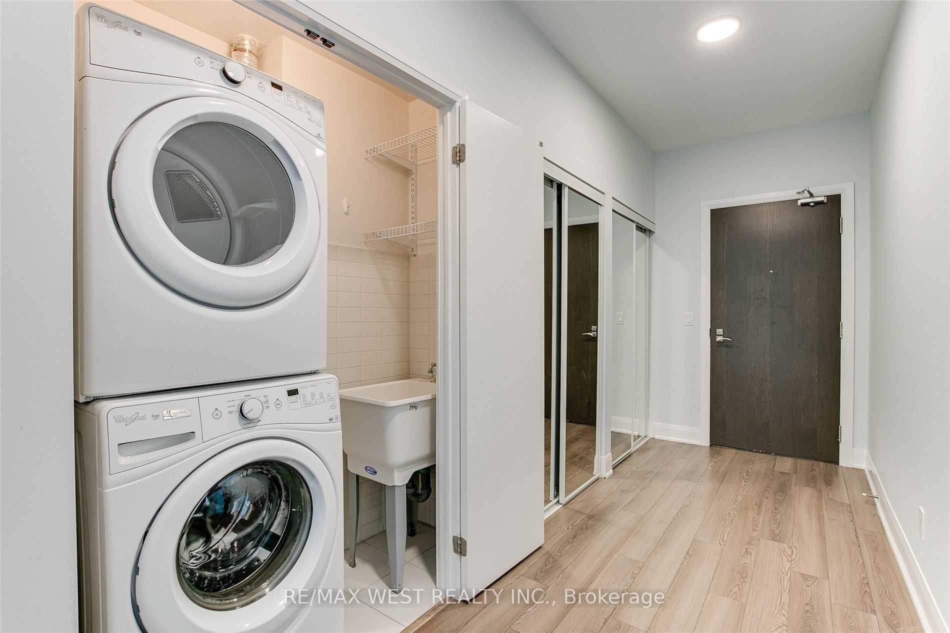 Photo 3 of Unit 3203, 2900 Highway 7, Vaughan, Concord — HOMEH