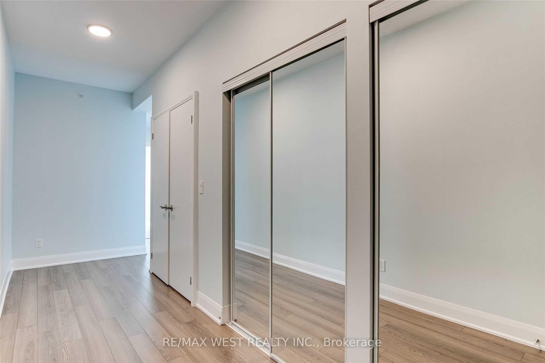 Photo 5 of Unit 3203, 2900 Highway 7, Vaughan, Concord — HOMEH