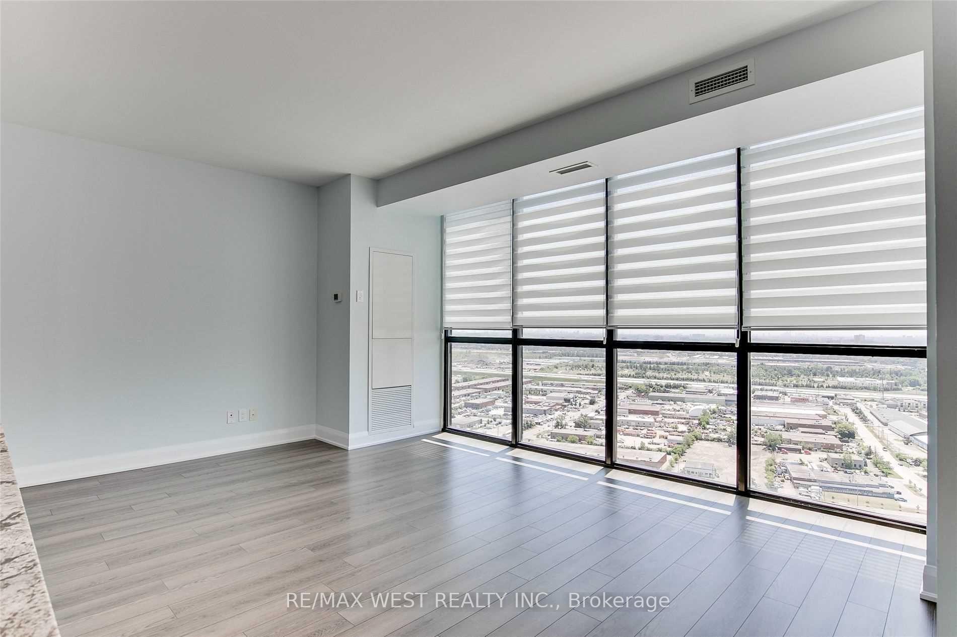 Photo 8 of Unit 3203, 2900 Highway 7, Vaughan, Concord — HOMEH
