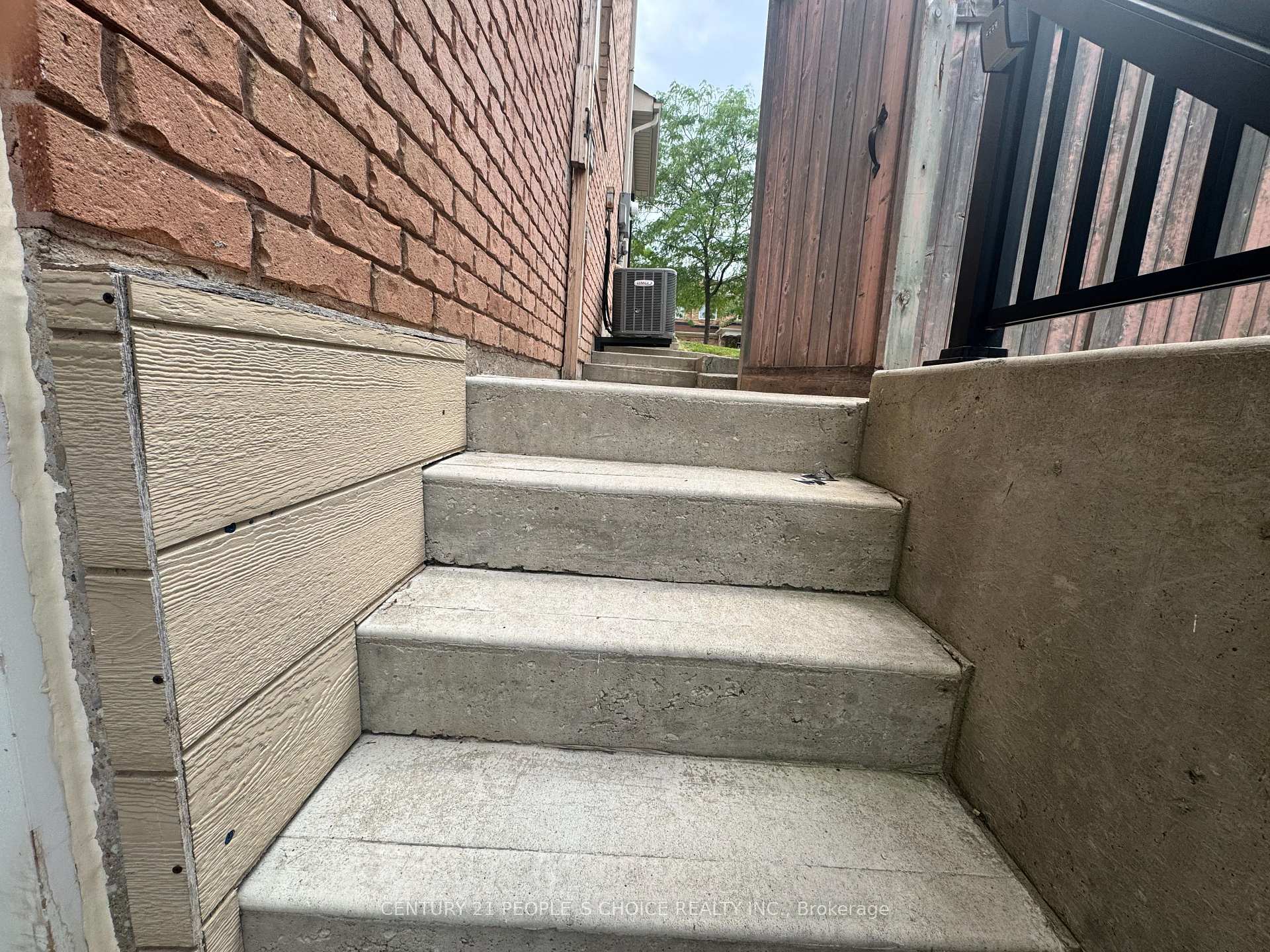Photo 15 of Unit Bsmt, 23 Travis Crescent, Brampton, Fletcher's Meadow — HOMEH