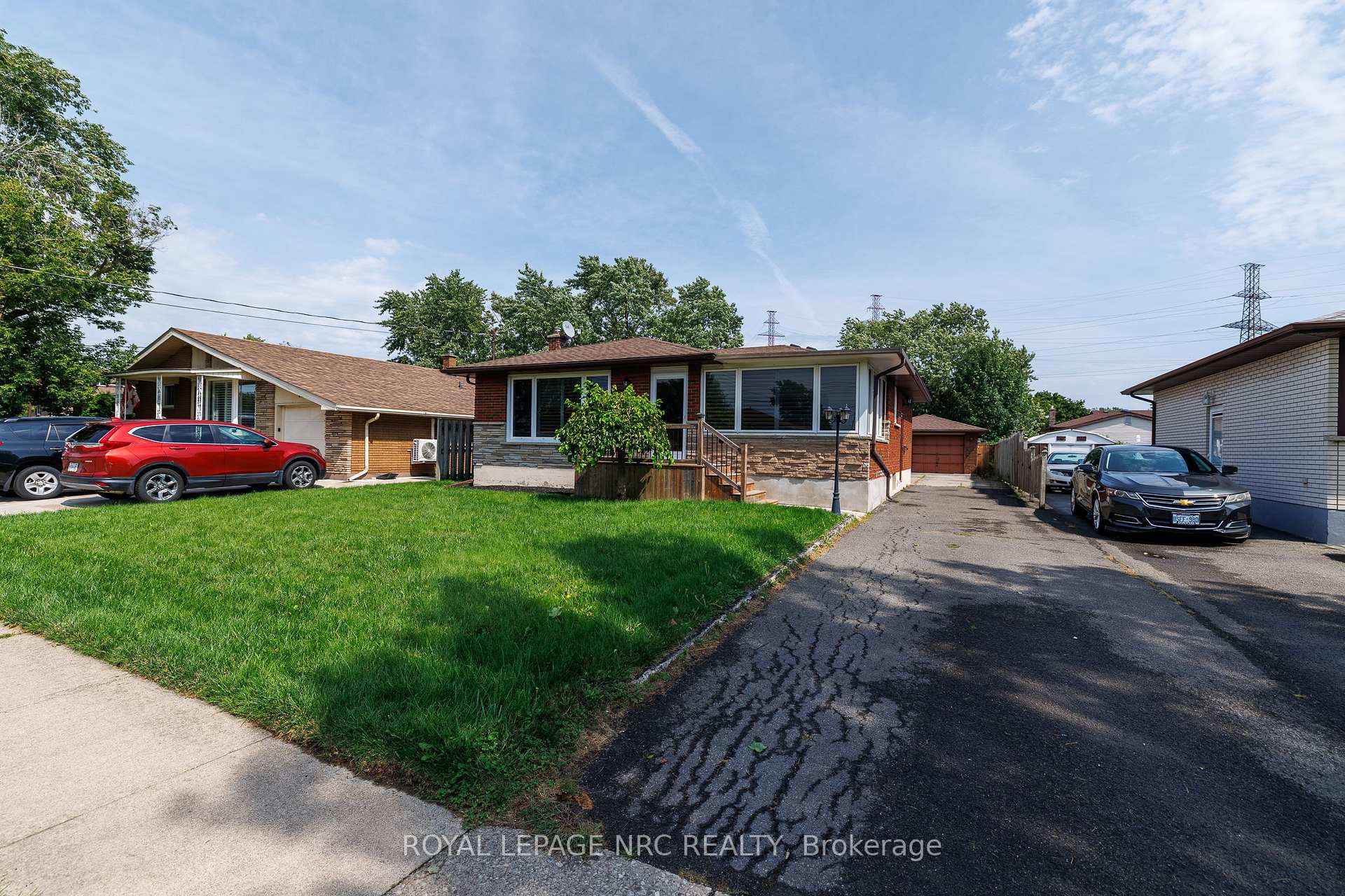 Photo 2 of 15 Memorial Park Drive, Welland, Lincoln/Crowland — HOMEH