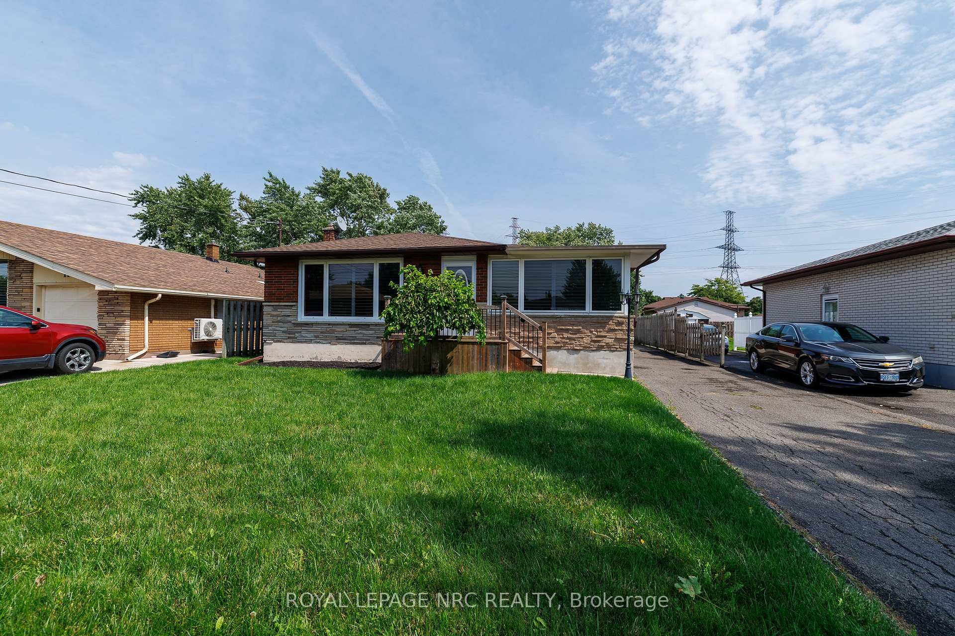Photo 3 of 15 Memorial Park Drive, Welland, Lincoln/Crowland — HOMEH