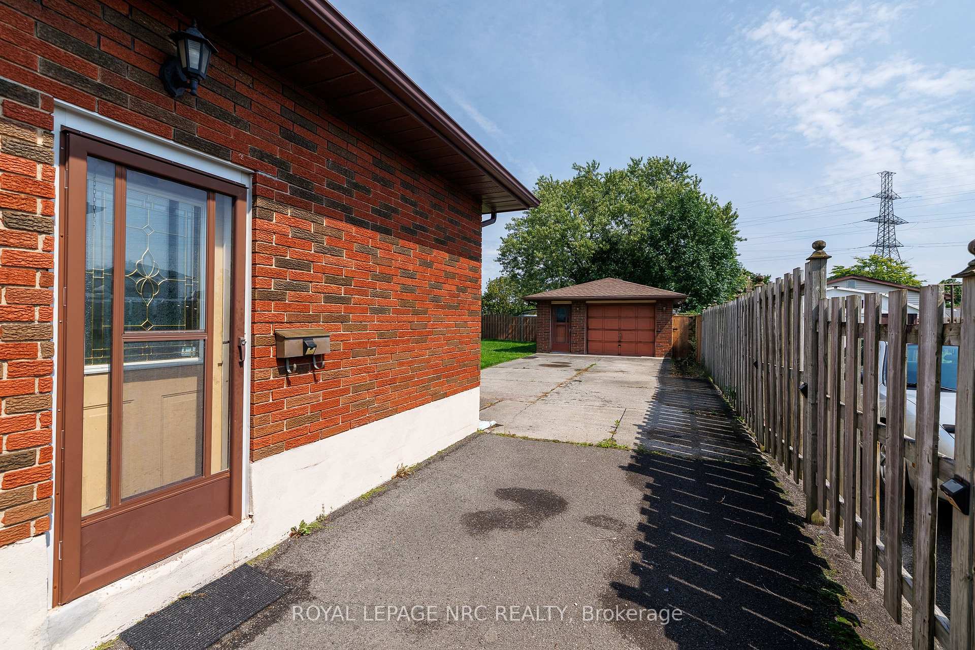 Photo 8 of 15 Memorial Park Drive, Welland, Lincoln/Crowland — HOMEH