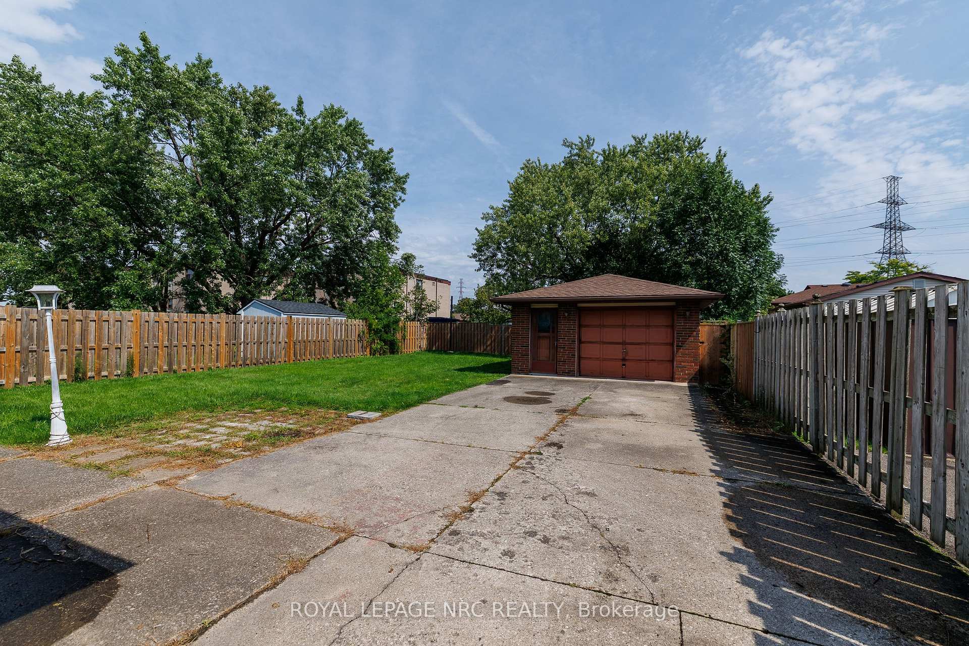 Photo 9 of 15 Memorial Park Drive, Welland, Lincoln/Crowland — HOMEH