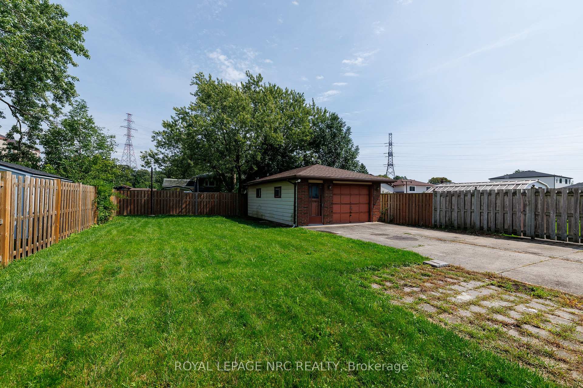 Photo 10 of 15 Memorial Park Drive, Welland, Lincoln/Crowland — HOMEH