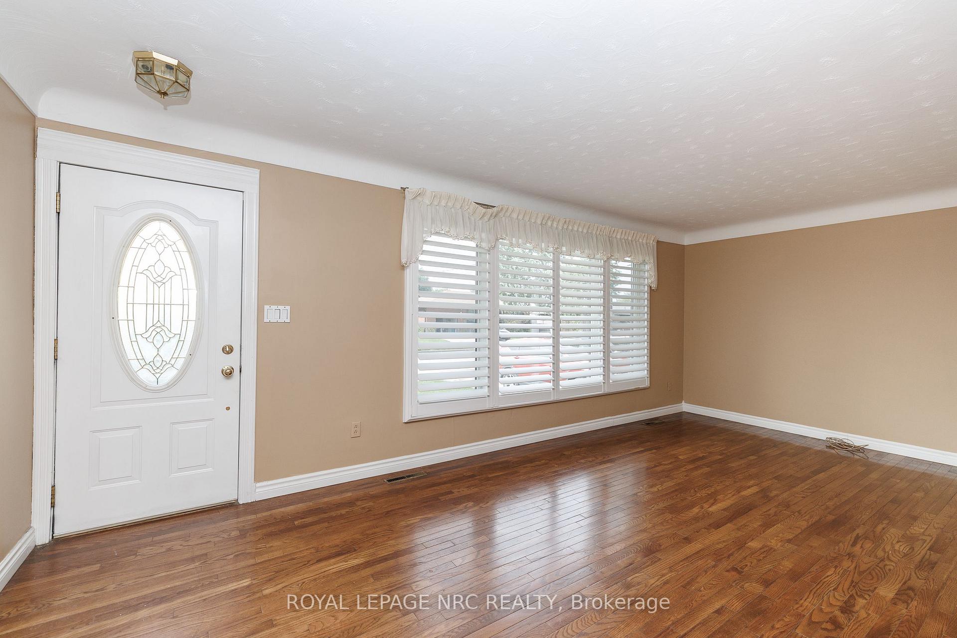 Photo 11 of 15 Memorial Park Drive, Welland, Lincoln/Crowland — HOMEH
