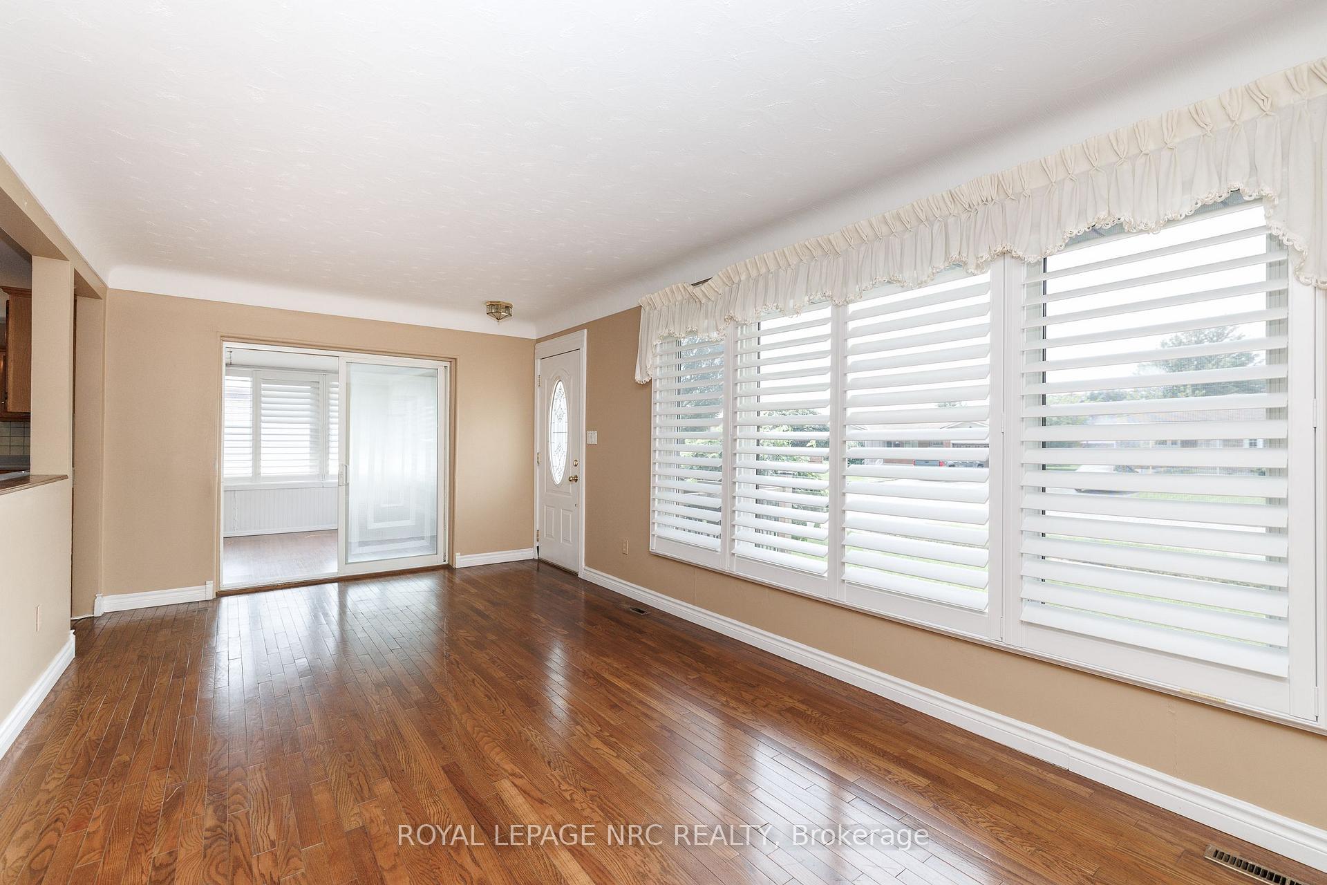 Photo 12 of 15 Memorial Park Drive, Welland, Lincoln/Crowland — HOMEH