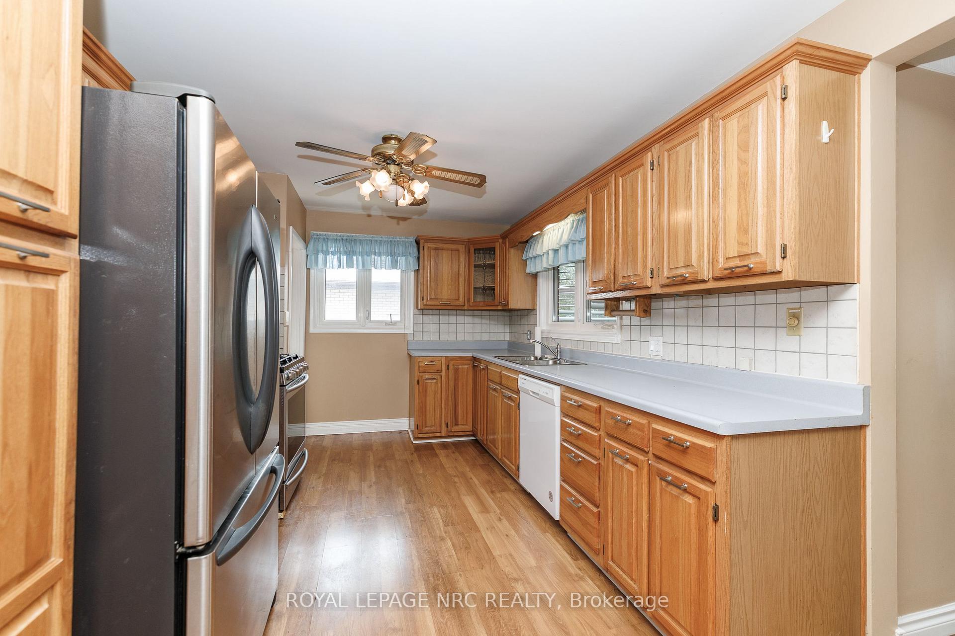 Photo 16 of 15 Memorial Park Drive, Welland, Lincoln/Crowland — HOMEH