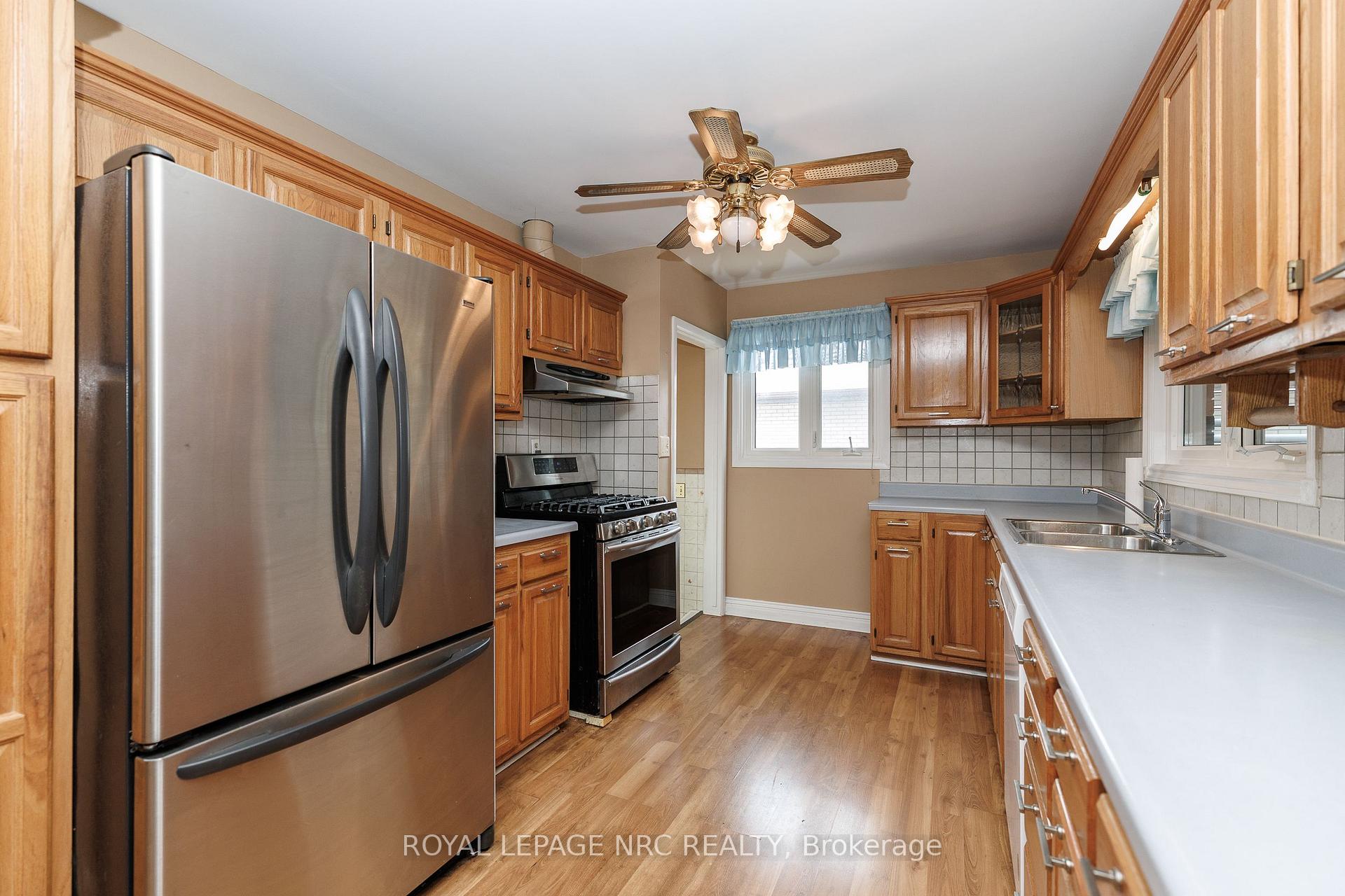 Photo 18 of 15 Memorial Park Drive, Welland, Lincoln/Crowland — HOMEH