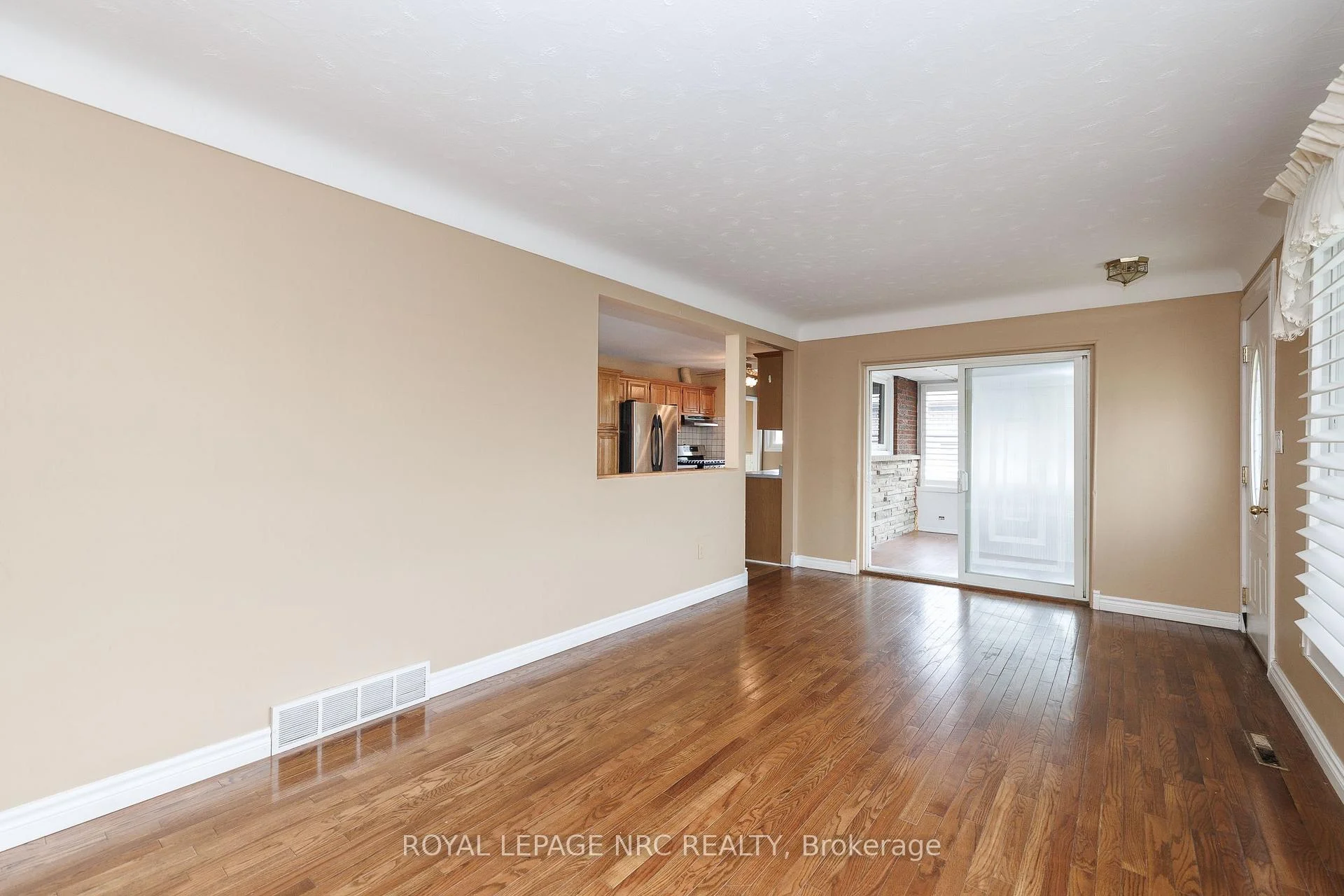 Photo 14 of 15 Memorial Park Drive, Welland, Lincoln/Crowland — HOMEH