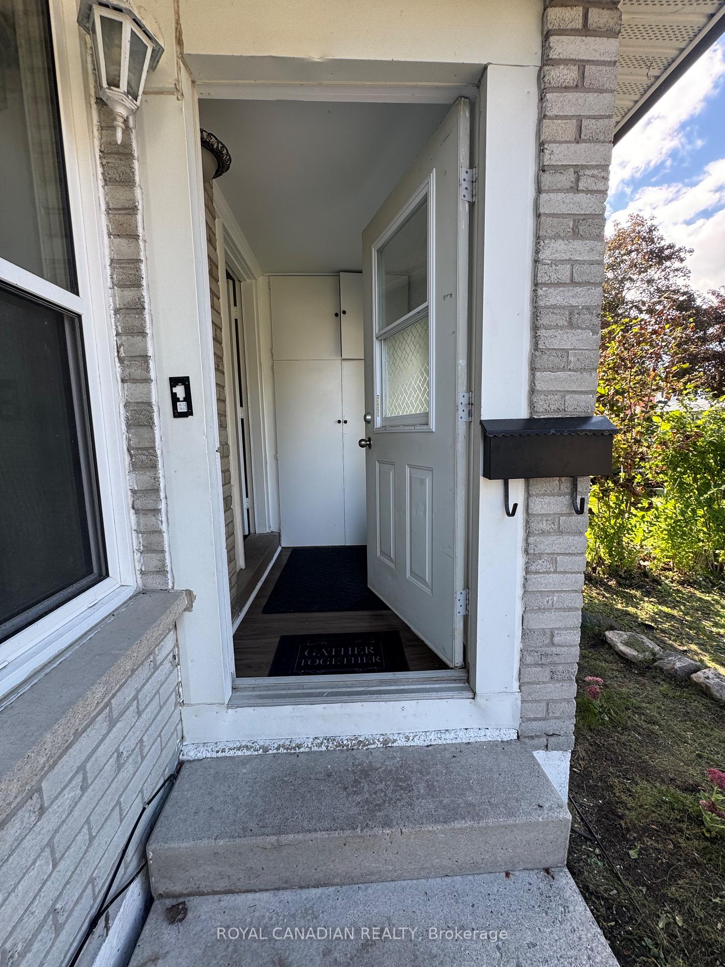 Photo 3 of Unit Upper, 357 Durham Court, Oshawa, Vanier — HOMEH