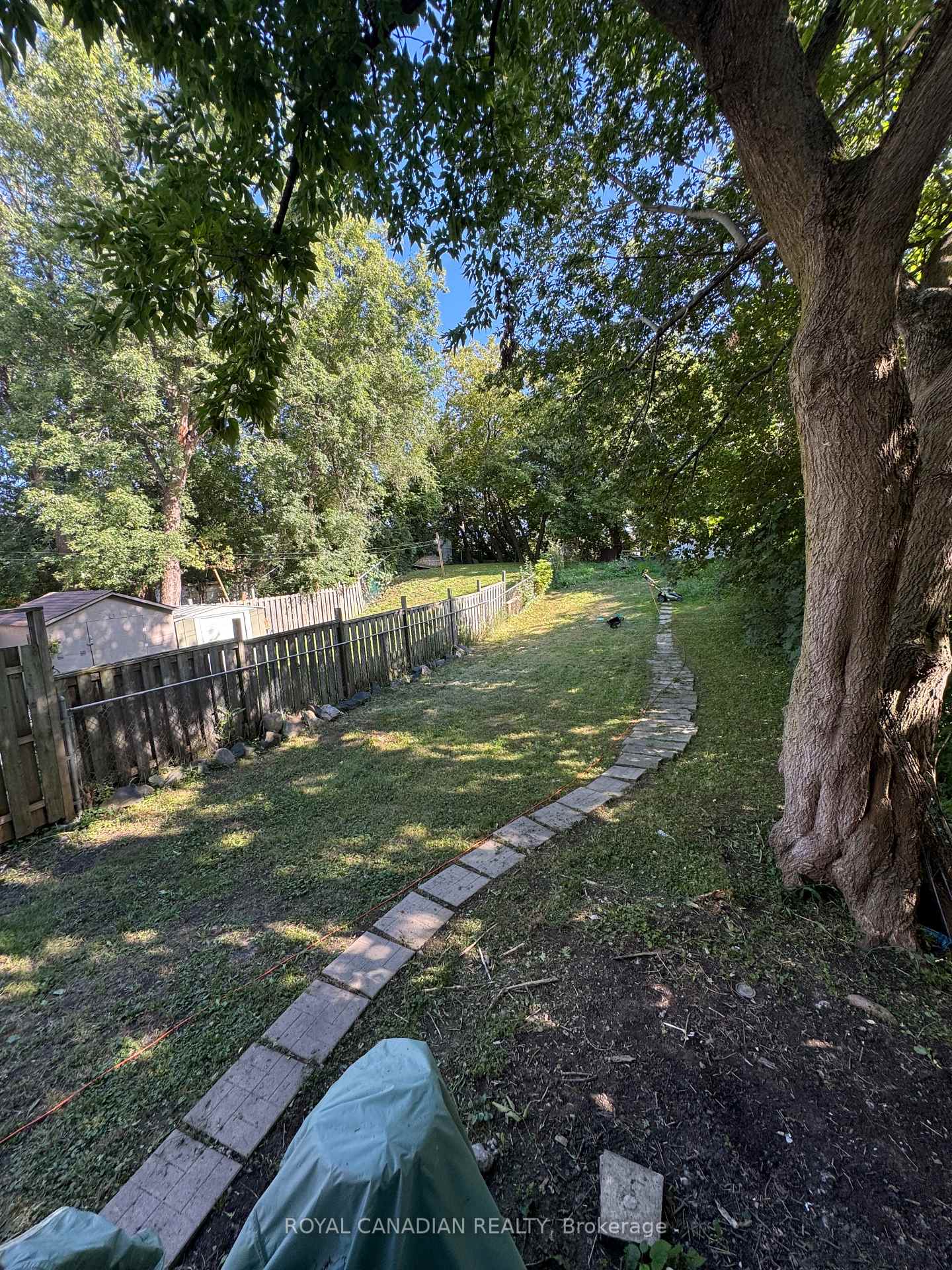 Photo 10 of Unit Upper, 357 Durham Court, Oshawa, Vanier — HOMEH