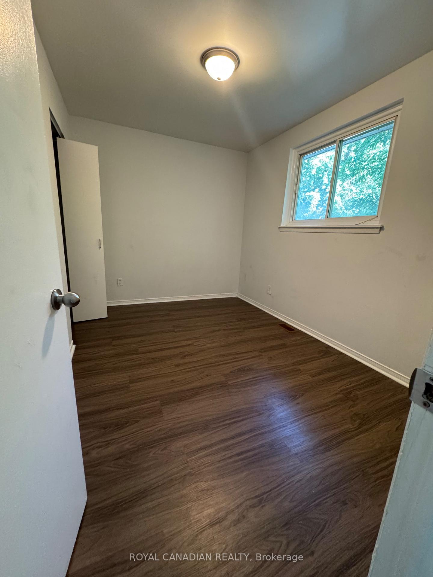 Photo 12 of Unit Upper, 357 Durham Court, Oshawa, Vanier — HOMEH