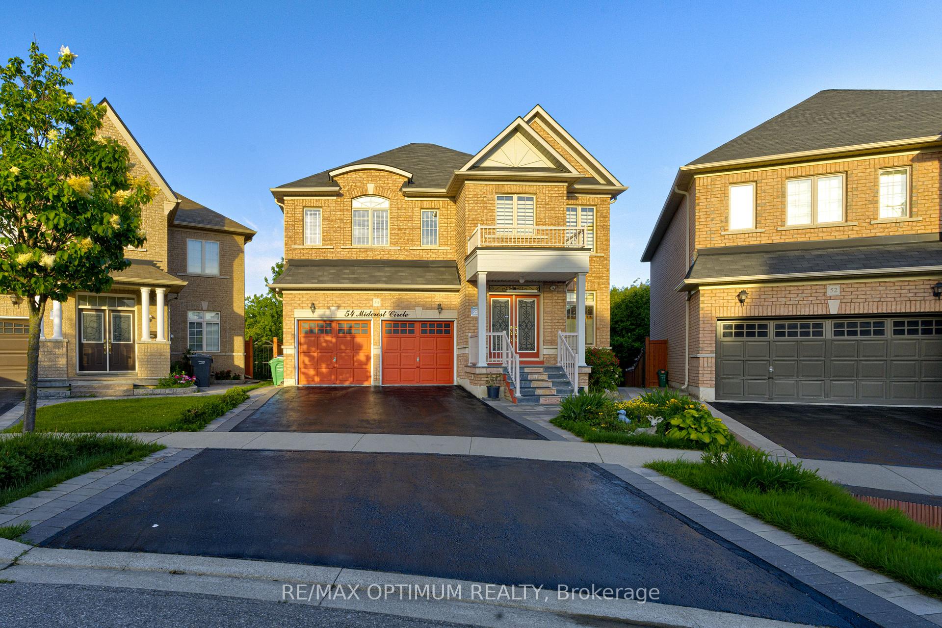 Photo 2 of 54 Midcrest Circle, Brampton, Credit Valley — HOMEH