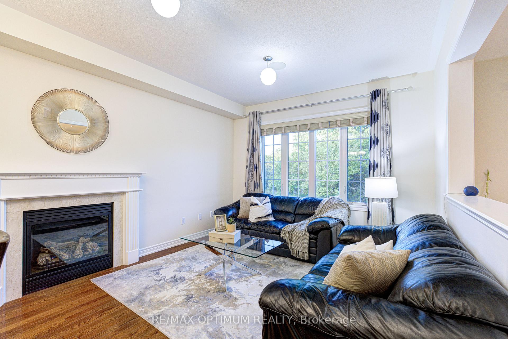 Photo 10 of 54 Midcrest Circle, Brampton, Credit Valley — HOMEH
