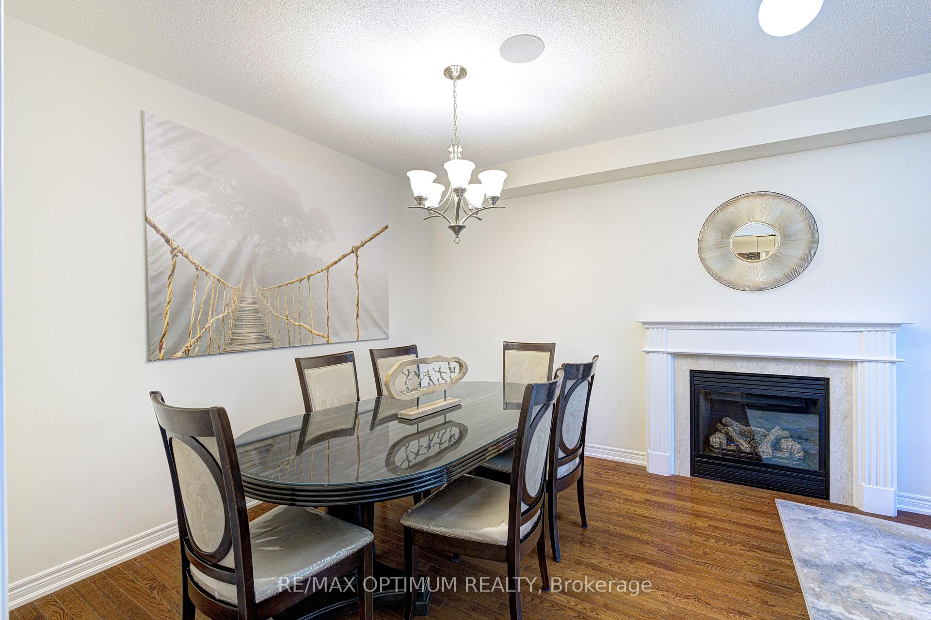 Photo 13 of 54 Midcrest Circle, Brampton, Credit Valley — HOMEH