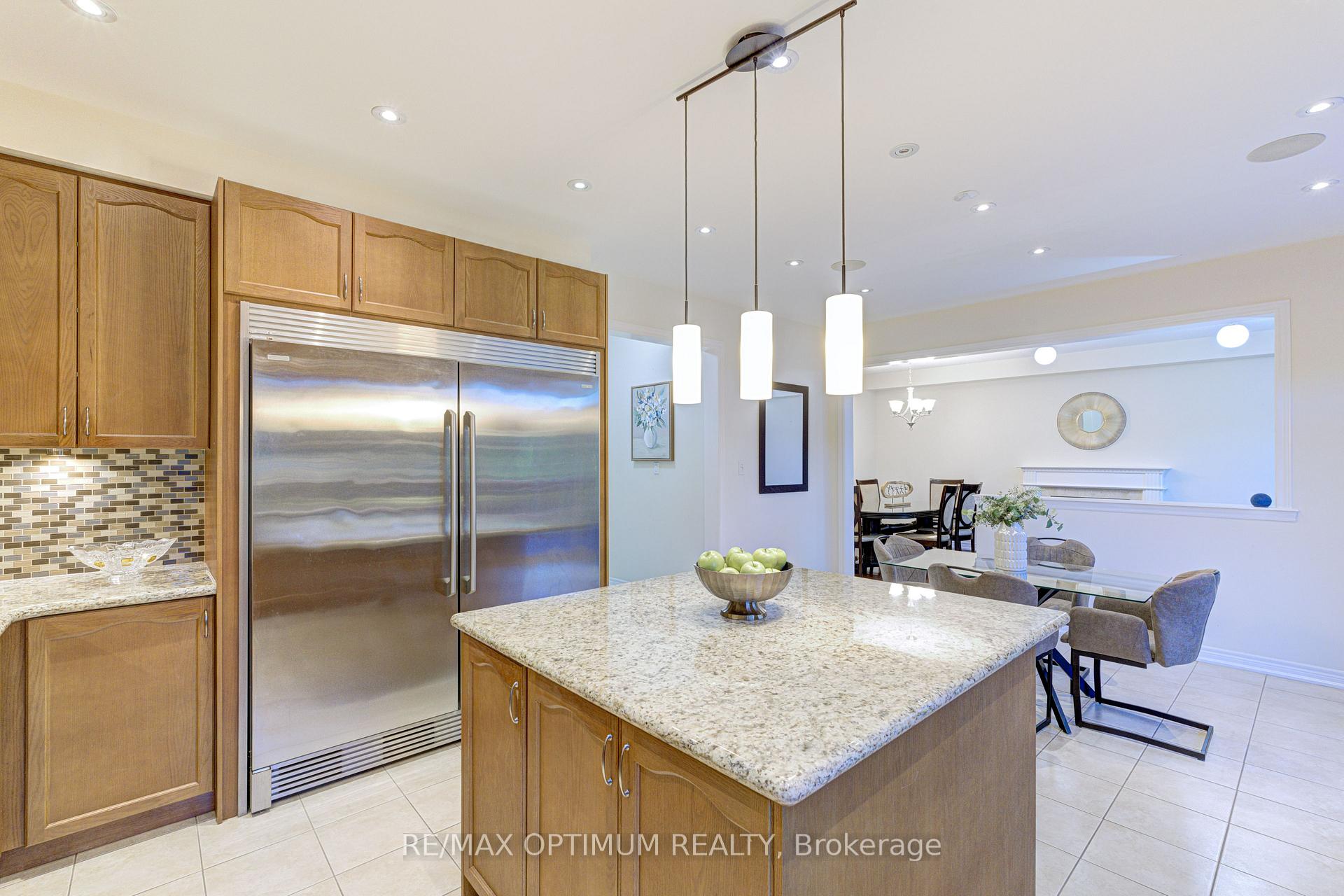 Photo 15 of 54 Midcrest Circle, Brampton, Credit Valley — HOMEH