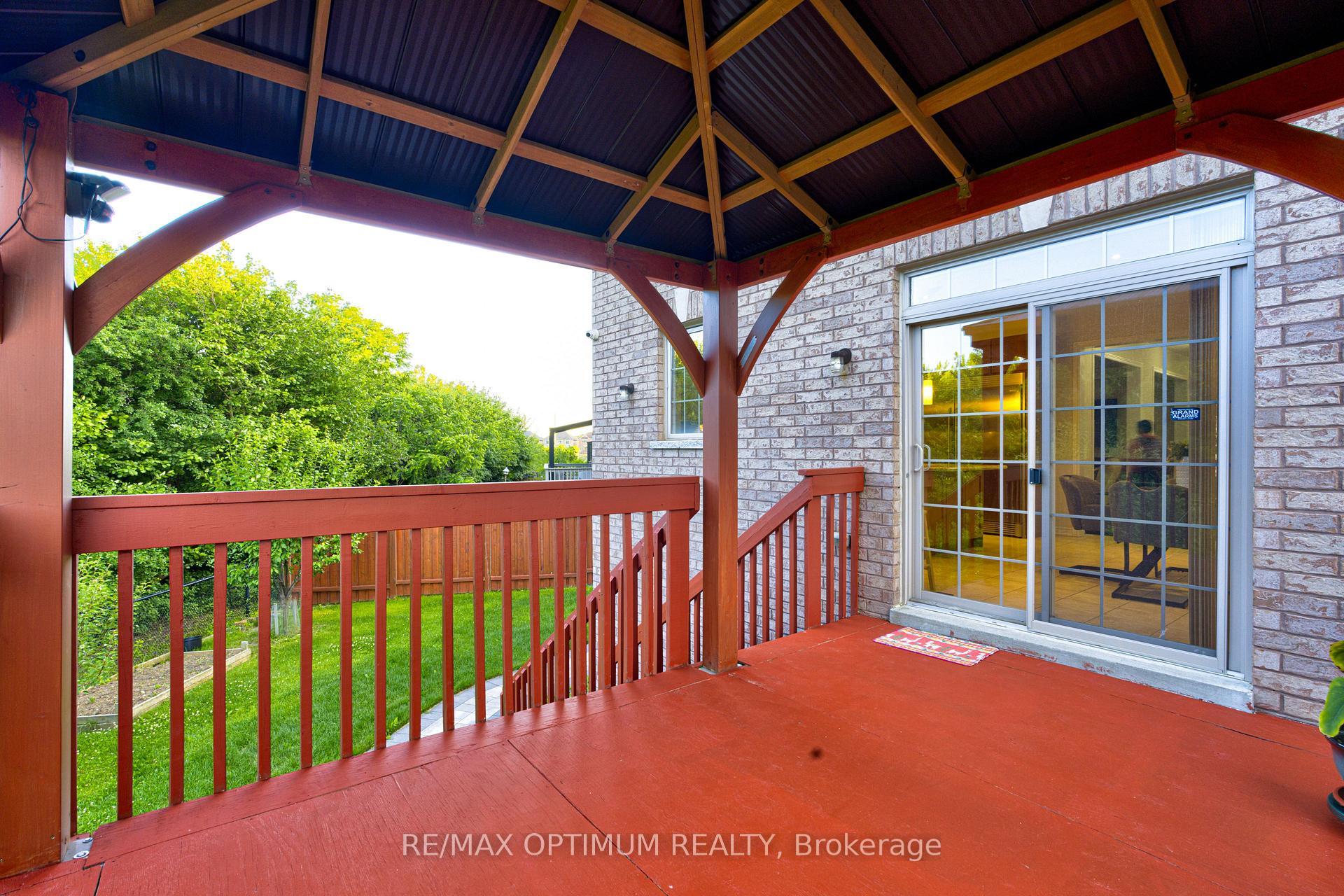 Photo 18 of 54 Midcrest Circle, Brampton, Credit Valley — HOMEH