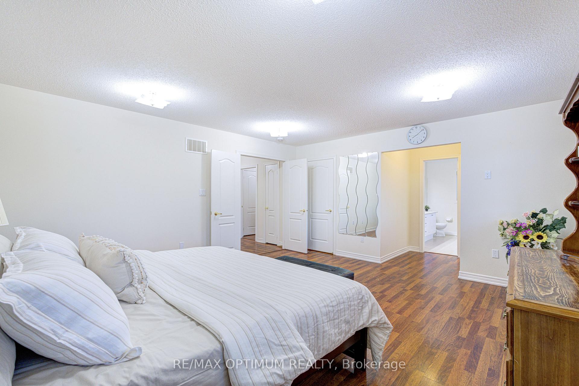 Photo 26 of 54 Midcrest Circle, Brampton, Credit Valley — HOMEH