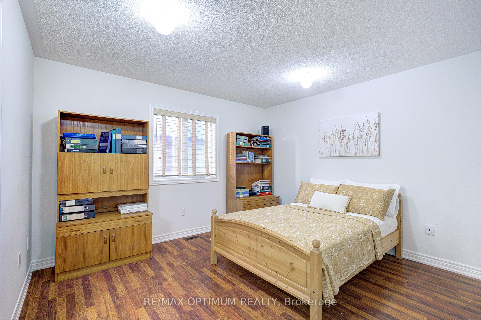 Photo 29 of 54 Midcrest Circle, Brampton, Credit Valley — HOMEH
