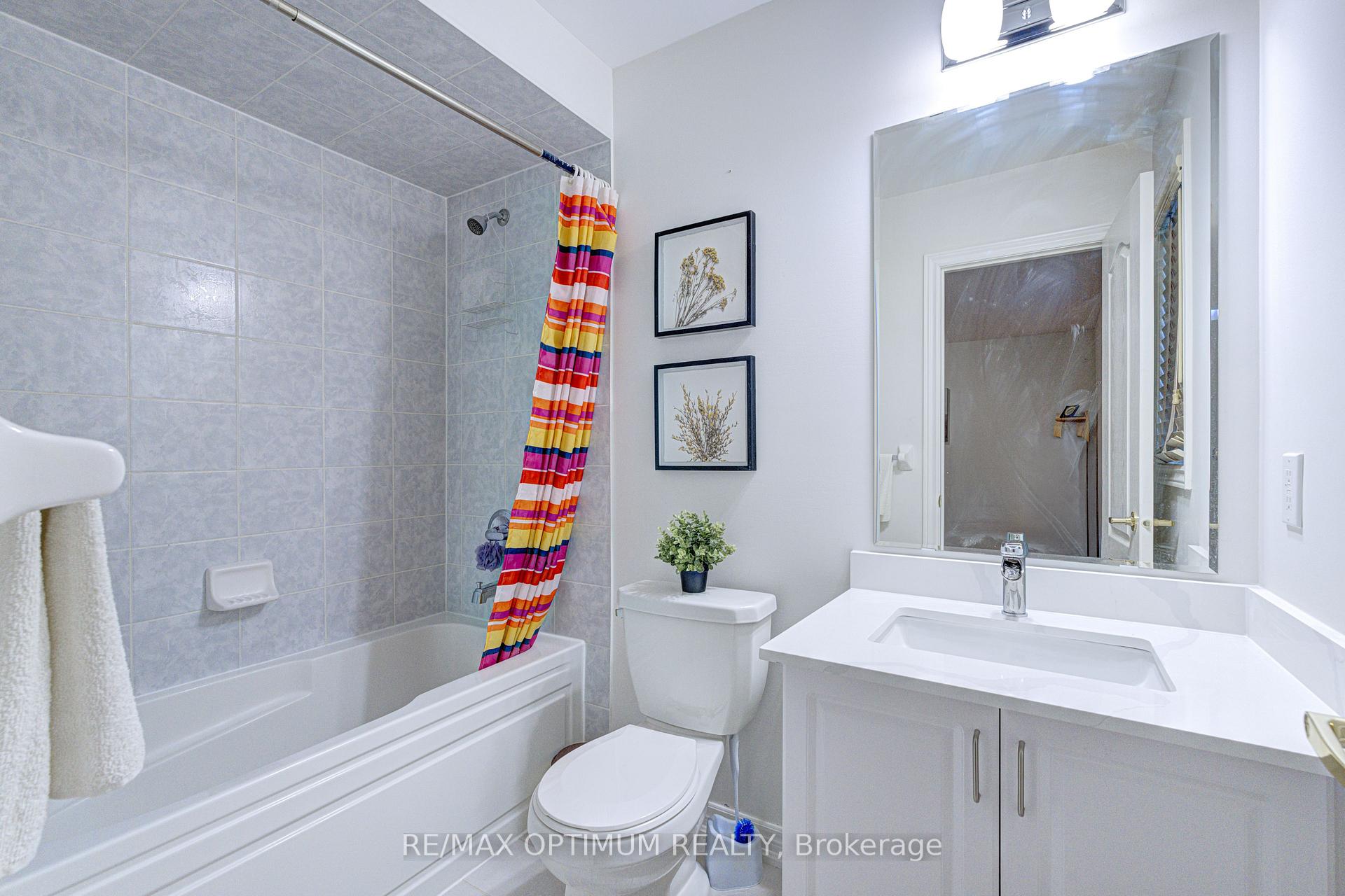 Photo 37 of 54 Midcrest Circle, Brampton, Credit Valley — HOMEH