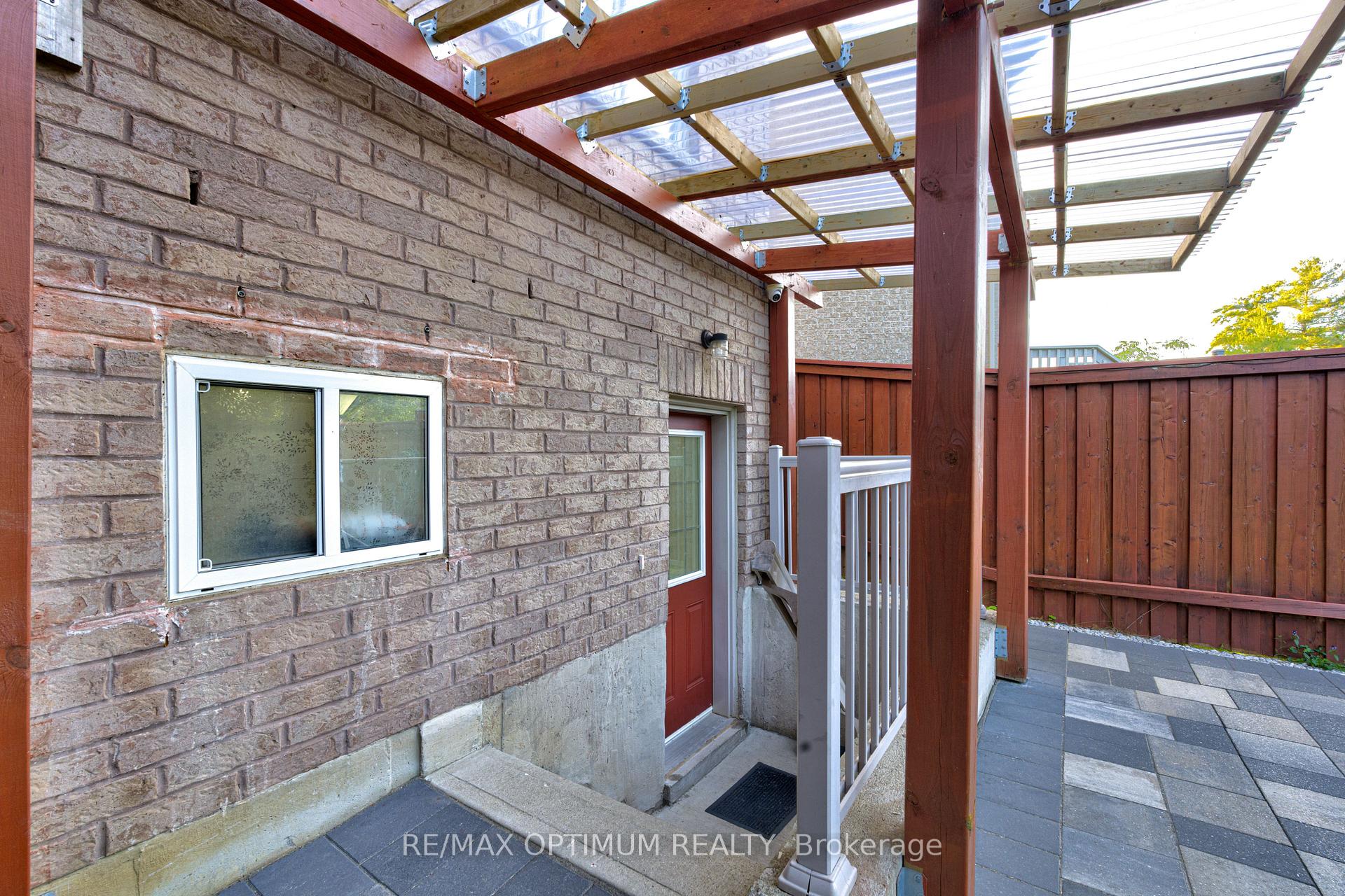 Photo 38 of 54 Midcrest Circle, Brampton, Credit Valley — HOMEH