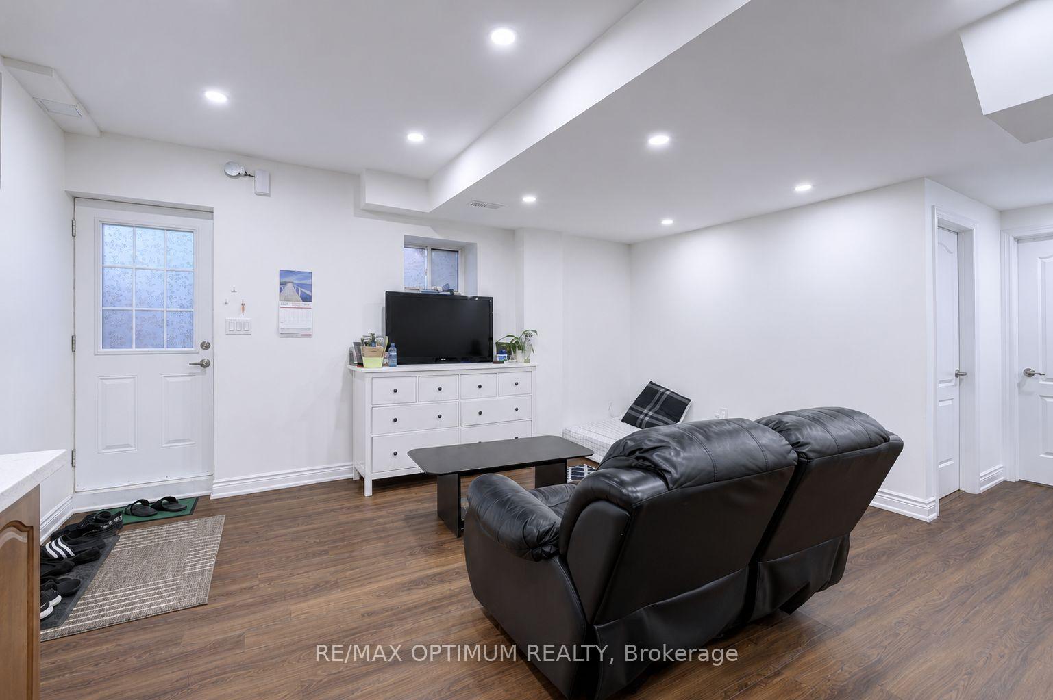 Photo 39 of 54 Midcrest Circle, Brampton, Credit Valley — HOMEH