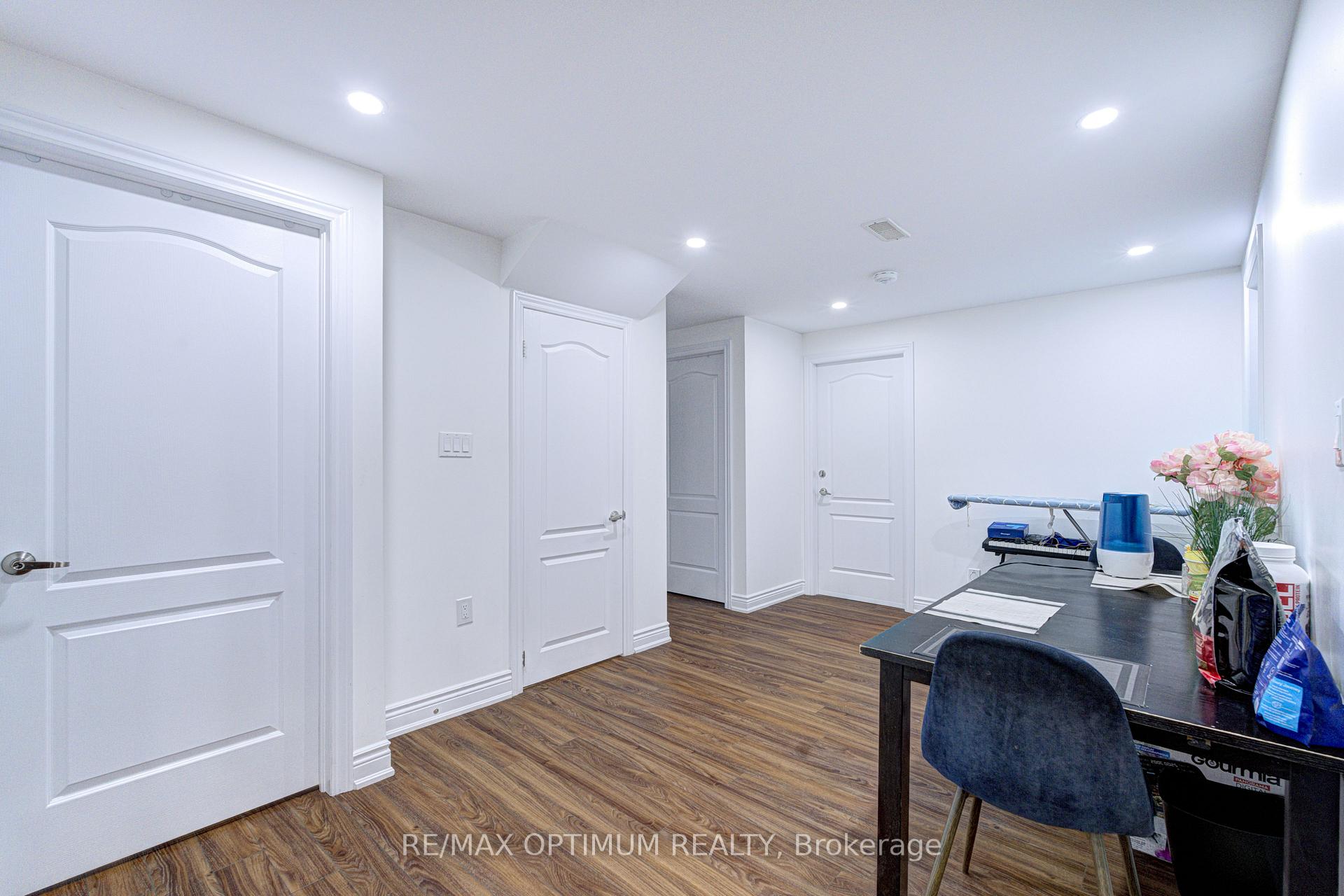 Photo 40 of 54 Midcrest Circle, Brampton, Credit Valley — HOMEH