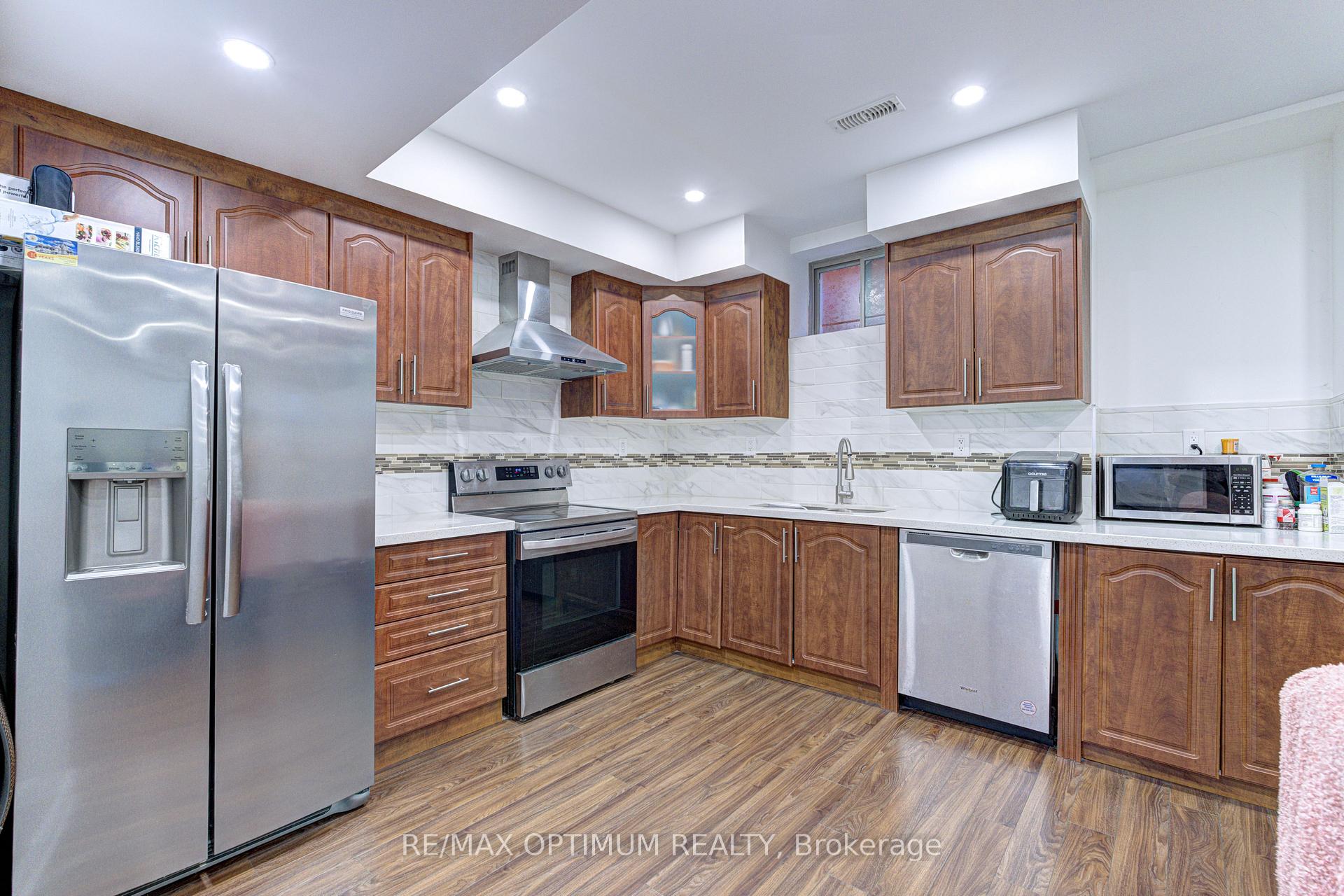 Photo 41 of 54 Midcrest Circle, Brampton, Credit Valley — HOMEH