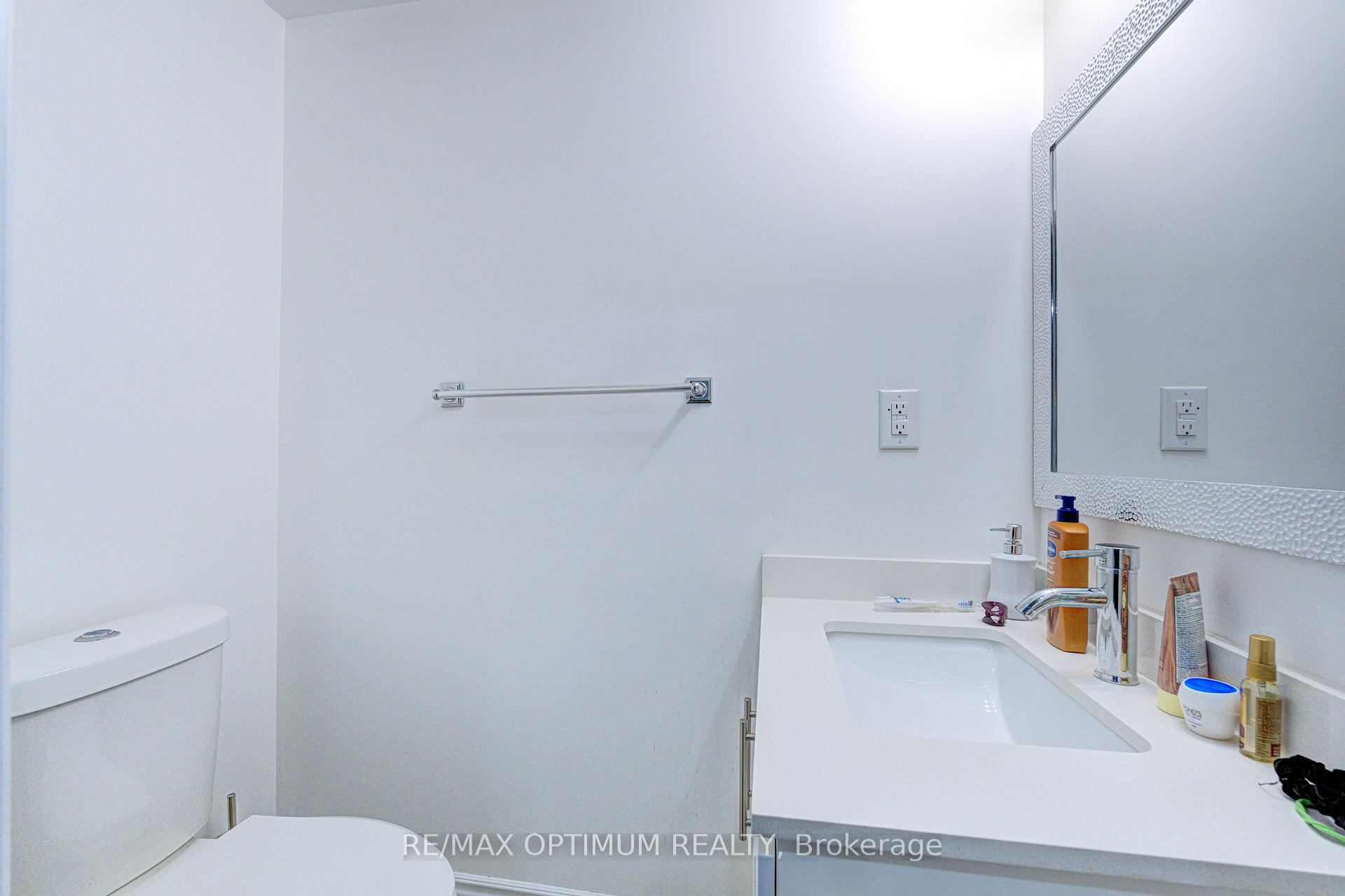 Photo 42 of 54 Midcrest Circle, Brampton, Credit Valley — HOMEH