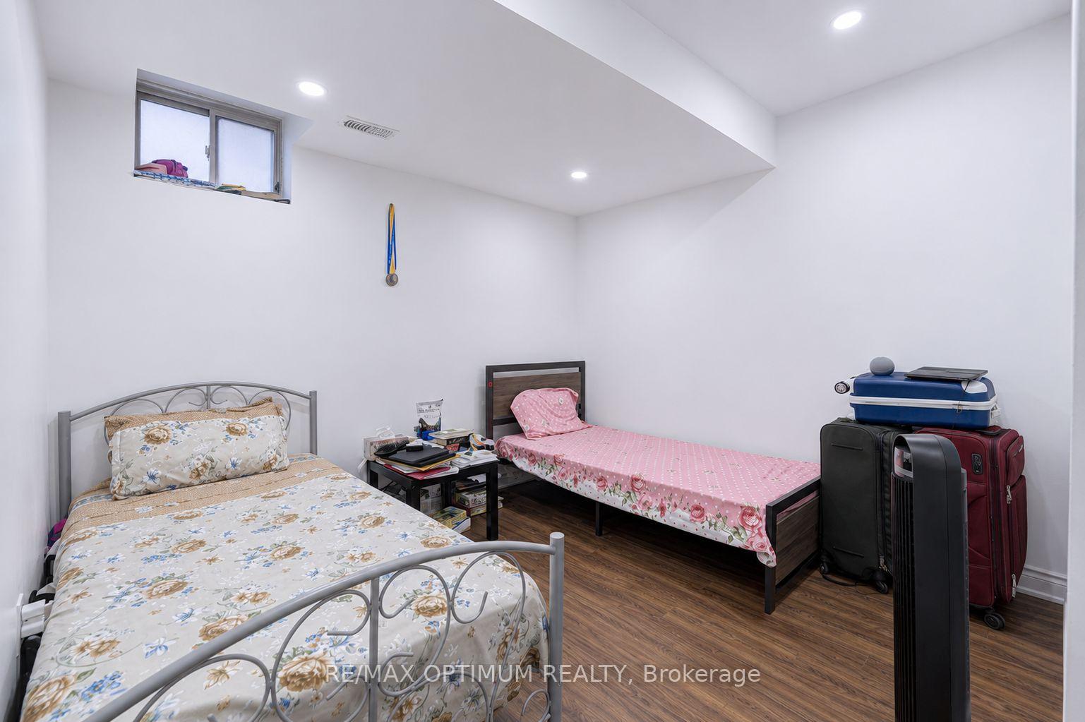 Photo 44 of 54 Midcrest Circle, Brampton, Credit Valley — HOMEH