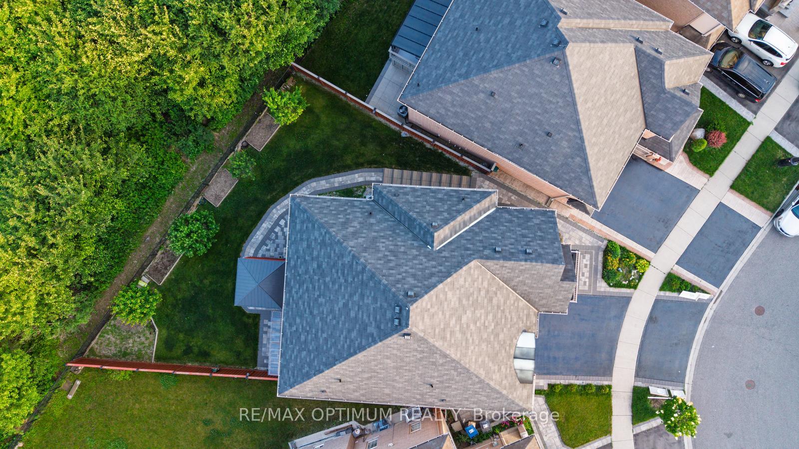 Photo 47 of 54 Midcrest Circle, Brampton, Credit Valley — HOMEH