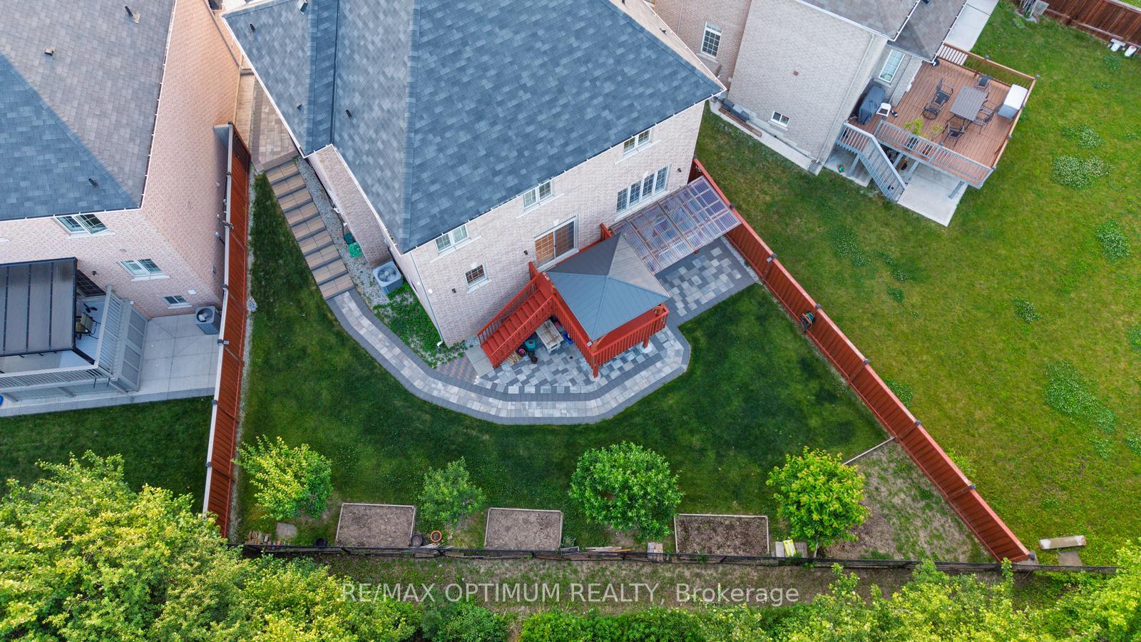 Photo 48 of 54 Midcrest Circle, Brampton, Credit Valley — HOMEH