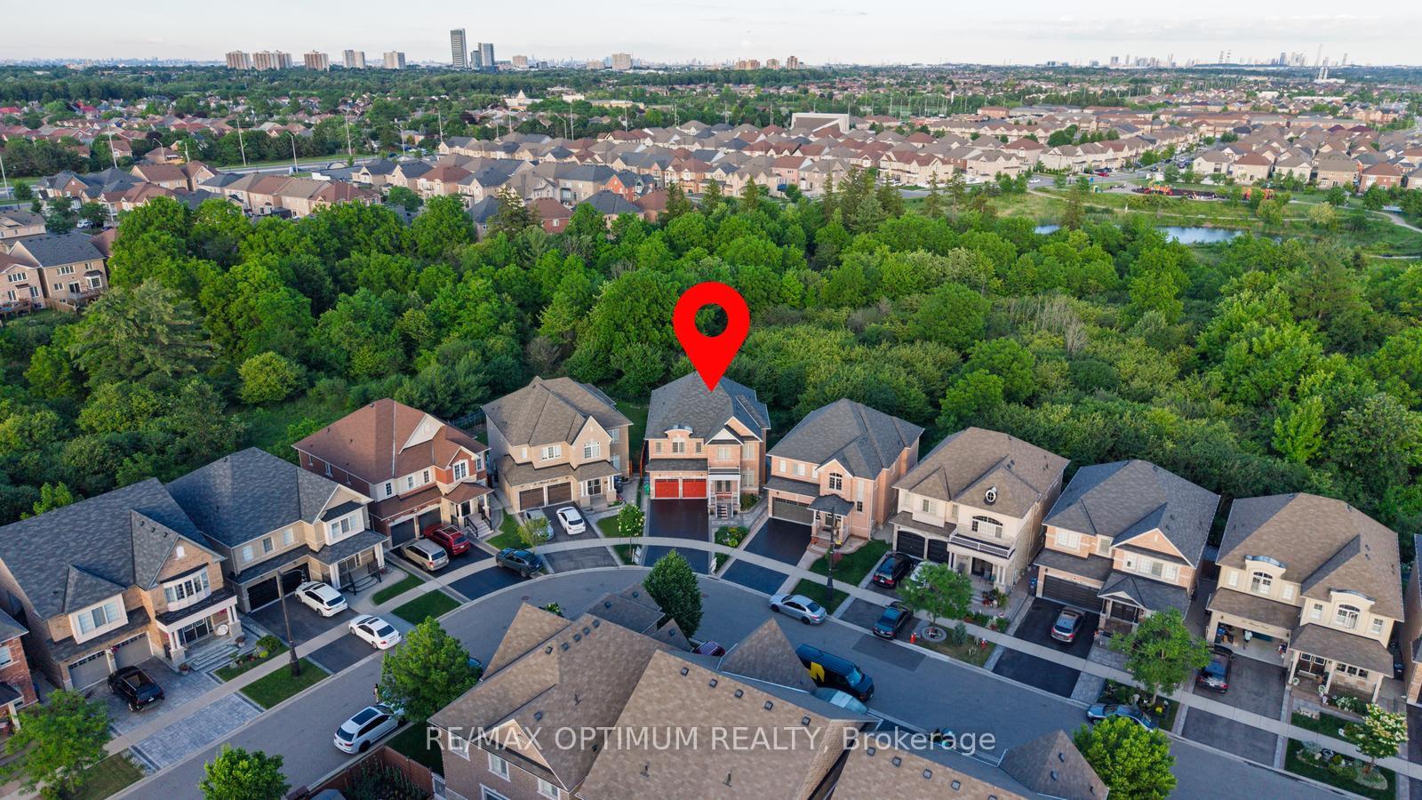 Photo 50 of 54 Midcrest Circle, Brampton, Credit Valley — HOMEH