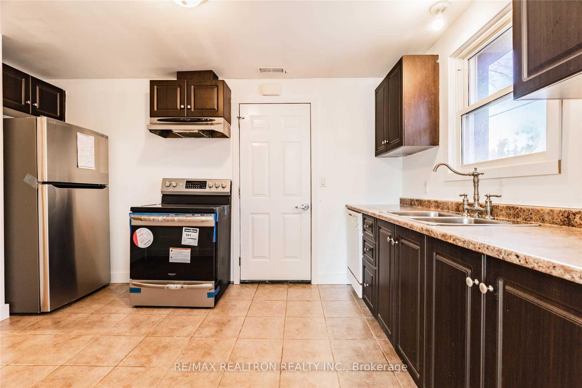 Photo 14 of 26 Florence Street, Chatham-Kent — HOMEH