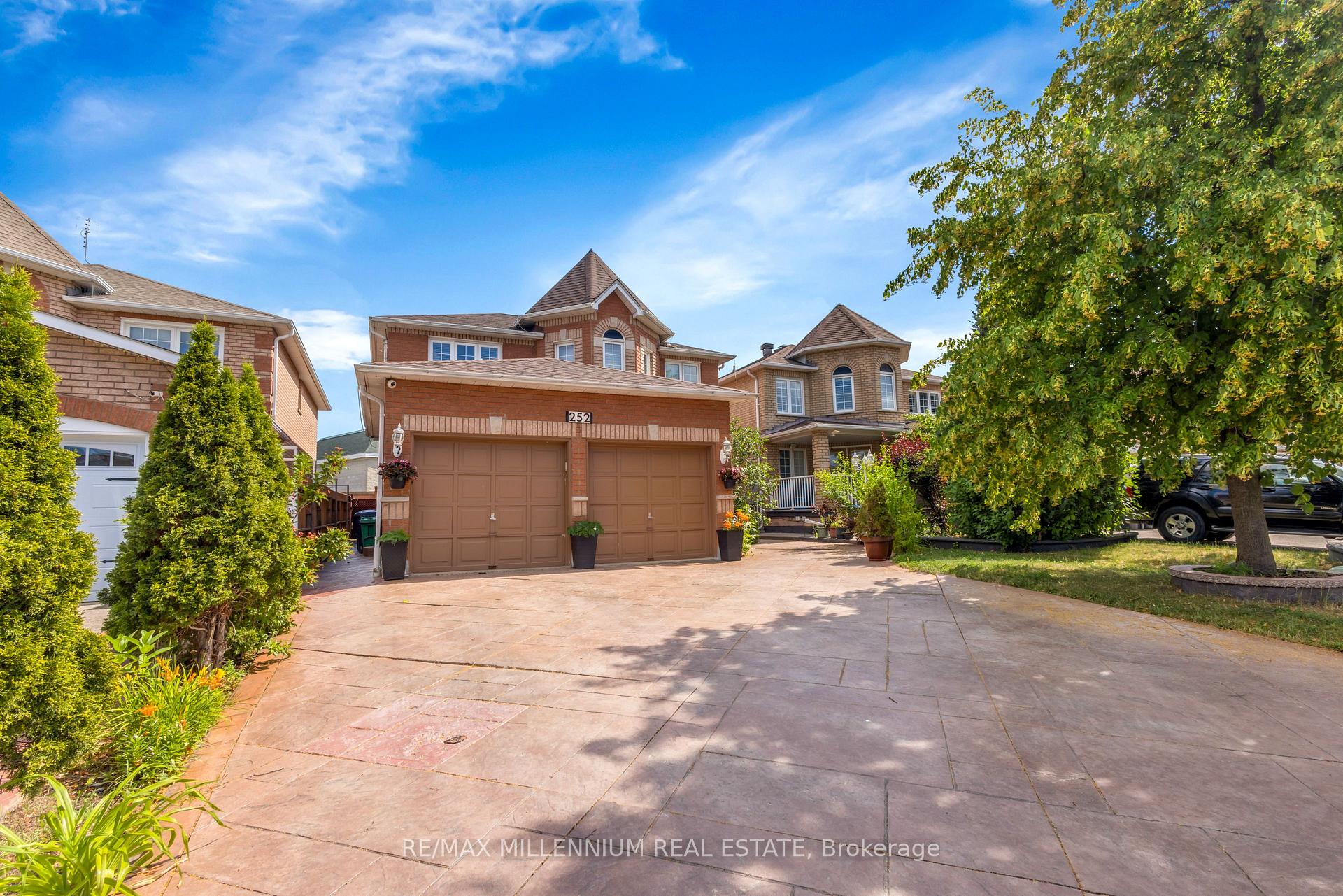 Photo 2 of 252 Mountainberry Road, Brampton, Sandringham-Wellington — HOMEH