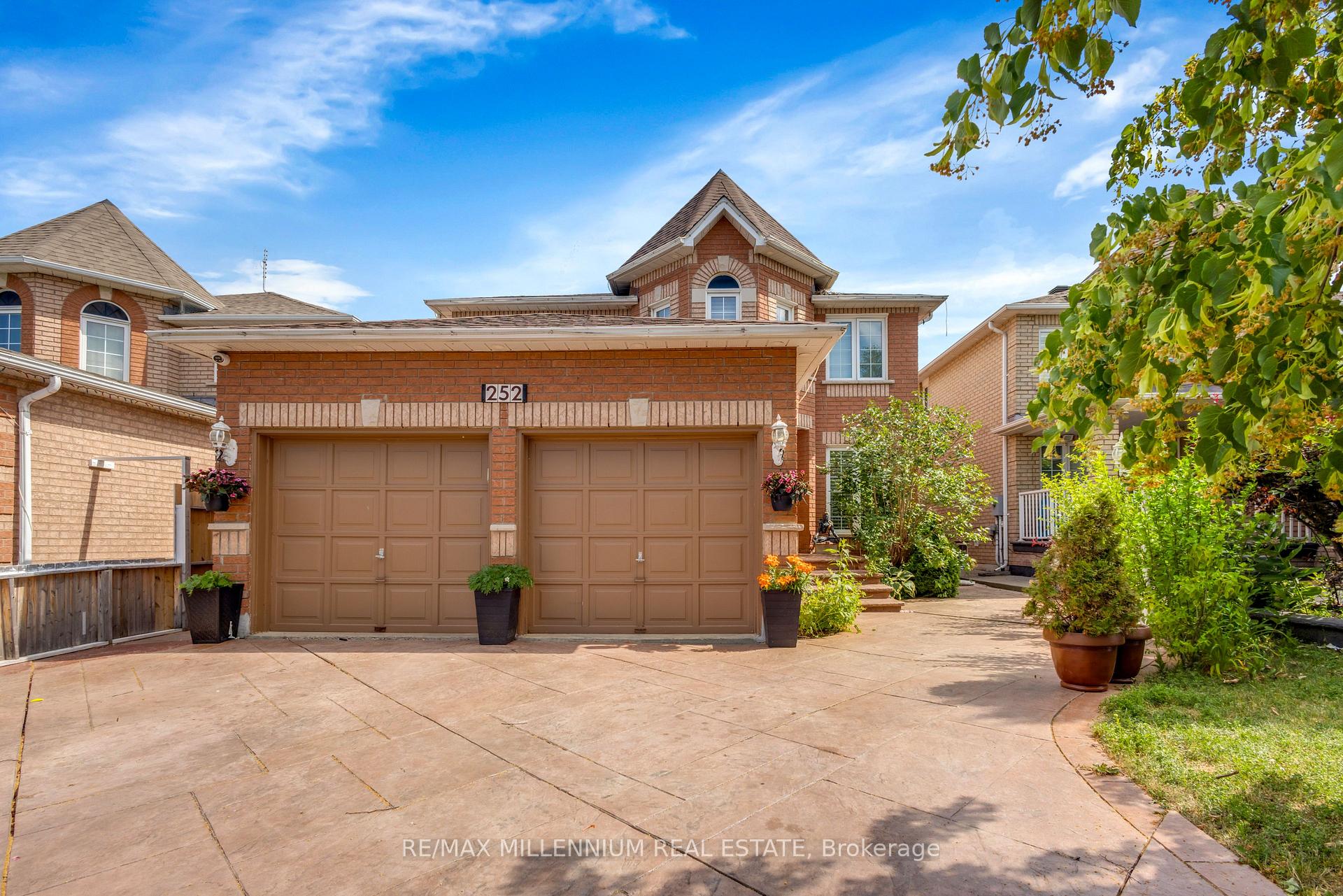 Photo 3 of 252 Mountainberry Road, Brampton, Sandringham-Wellington — HOMEH