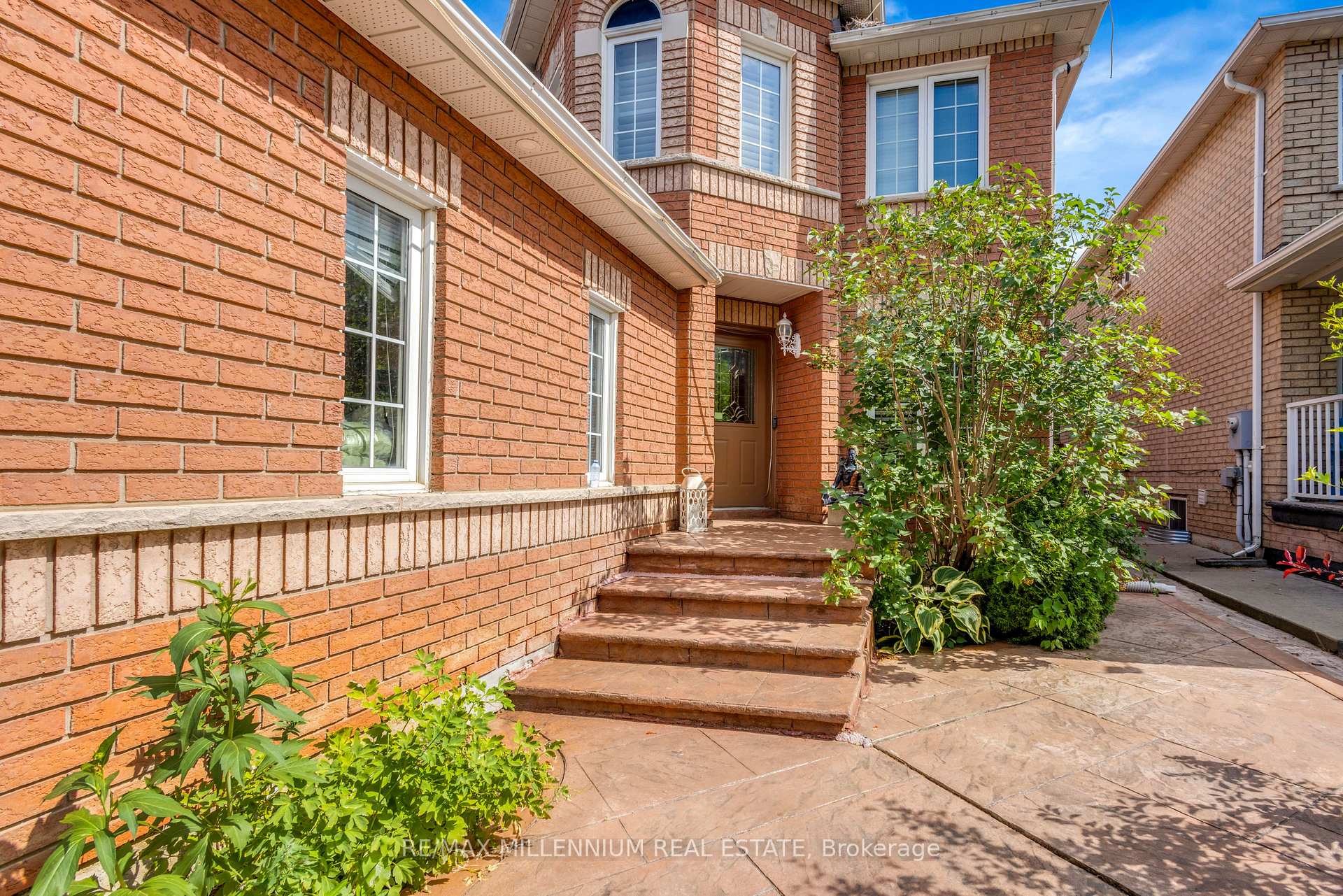 Photo 4 of 252 Mountainberry Road, Brampton, Sandringham-Wellington — HOMEH