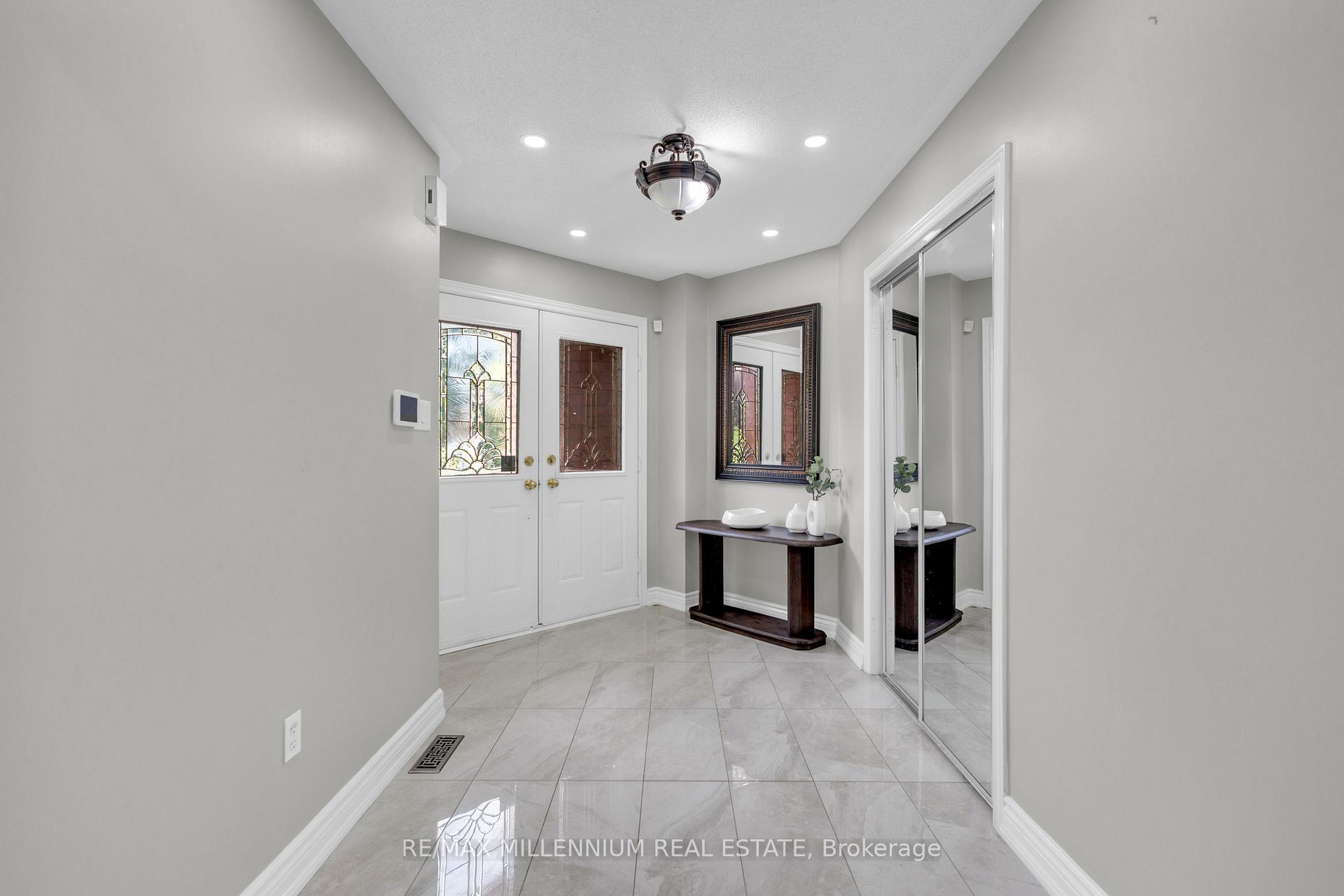 Photo 5 of 252 Mountainberry Road, Brampton, Sandringham-Wellington — HOMEH