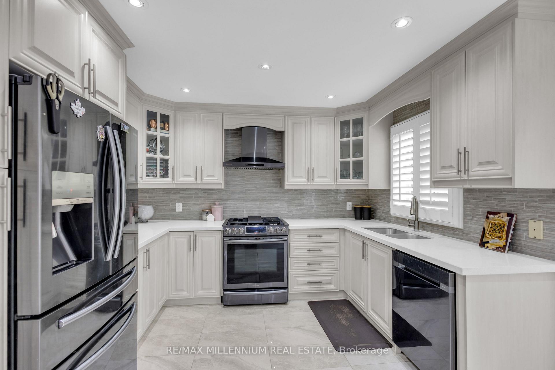 Photo 12 of 252 Mountainberry Road, Brampton, Sandringham-Wellington — HOMEH