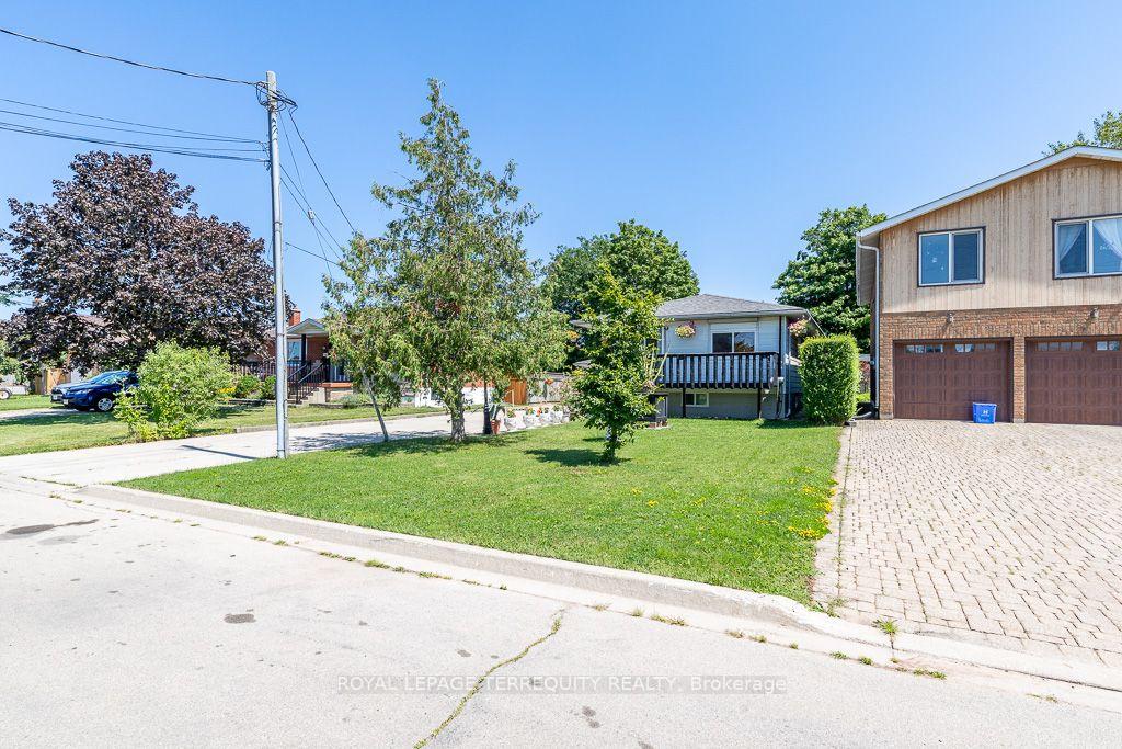 Photo 2 of 134 Homeside Avenue, Hamilton, Stoney Creek — HOMEH
