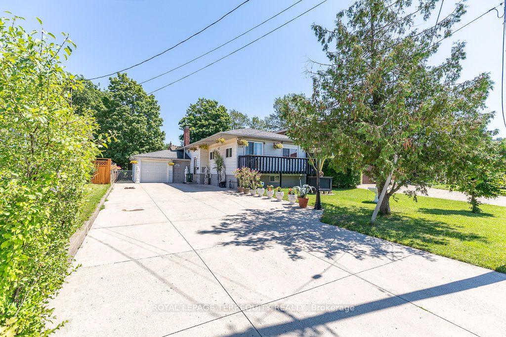Photo 3 of 134 Homeside Avenue, Hamilton, Stoney Creek — HOMEH