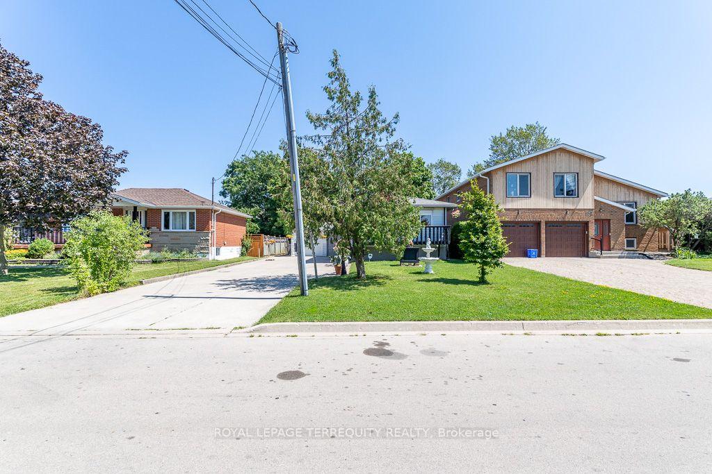 Photo 4 of 134 Homeside Avenue, Hamilton, Stoney Creek — HOMEH