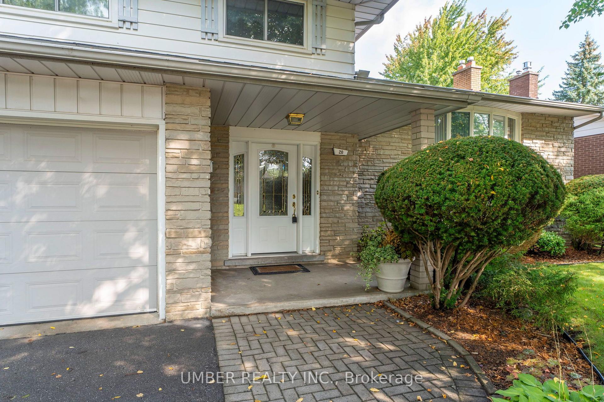 Photo 4 of 20 Bishop Court, Kitchener, Heritage Park - Kitchener — HOMEH