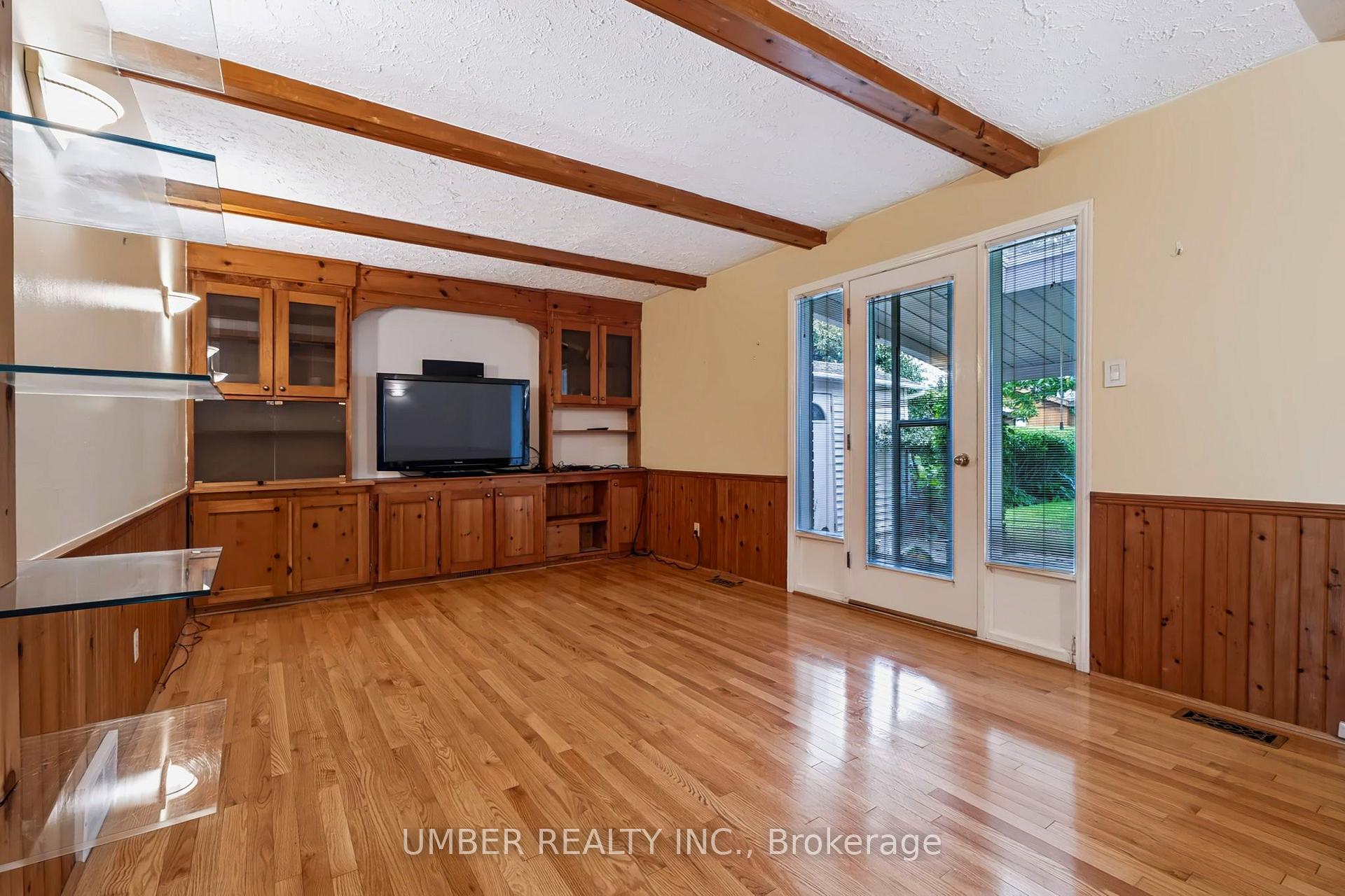 Photo 8 of 20 Bishop Court, Kitchener, Heritage Park - Kitchener — HOMEH