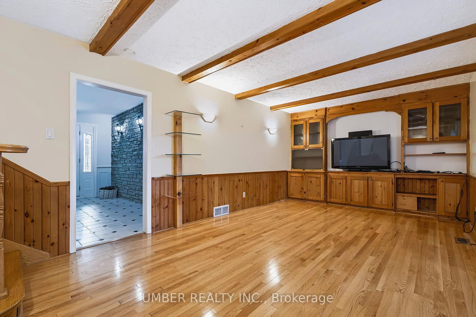 Photo 9 of 20 Bishop Court, Kitchener, Heritage Park - Kitchener — HOMEH