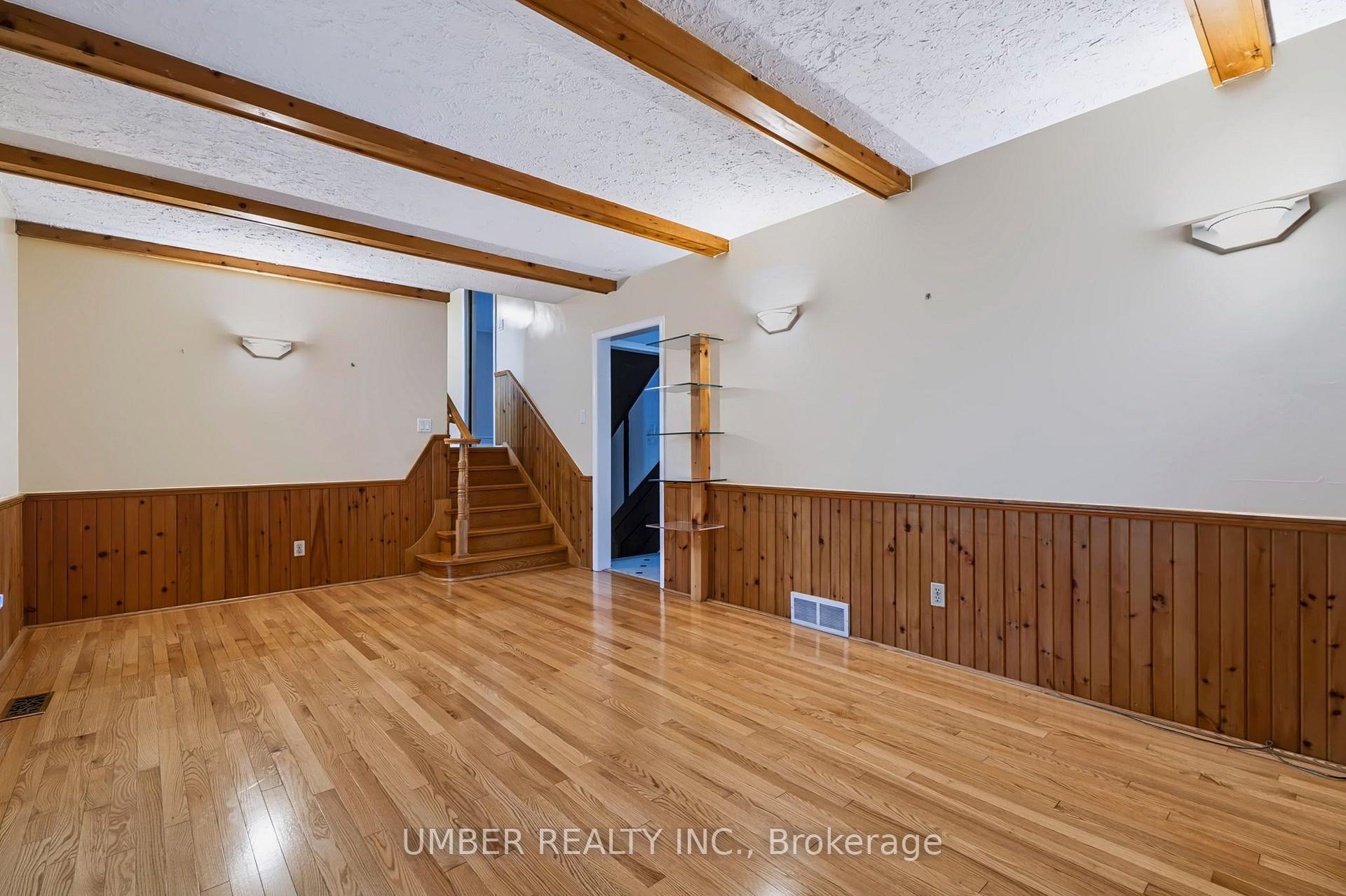 Photo 10 of 20 Bishop Court, Kitchener, Heritage Park - Kitchener — HOMEH